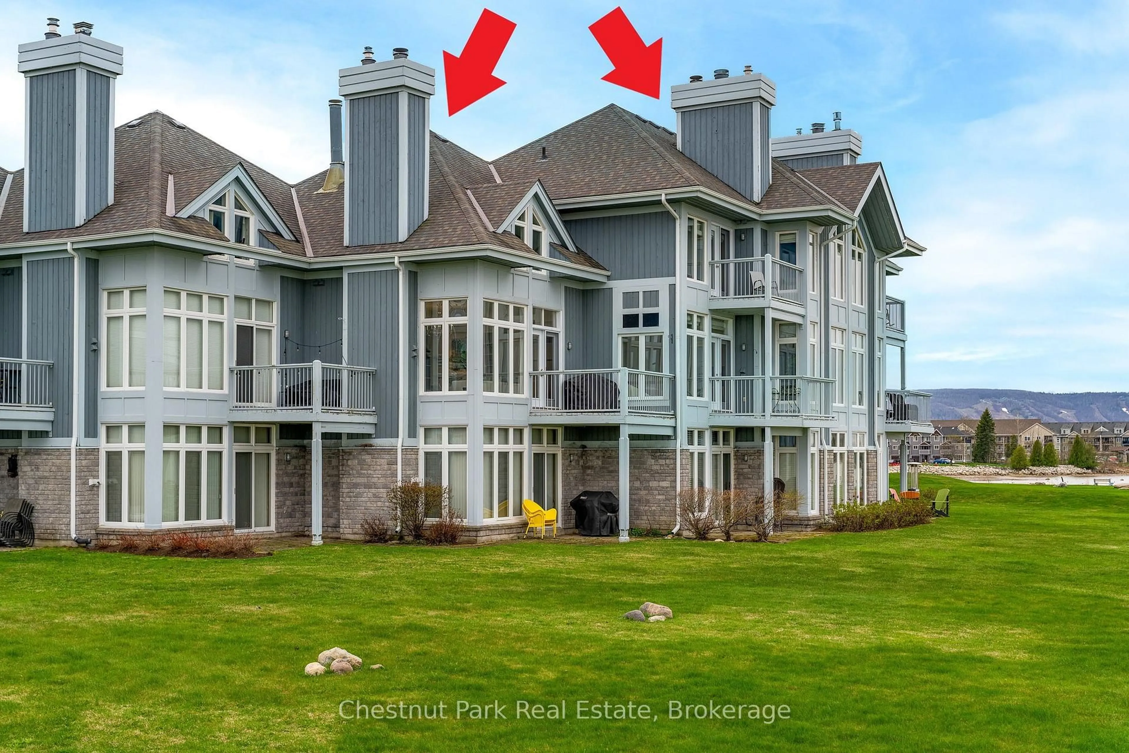 A pic from outside/outdoor area/front of a property/back of a property/a pic from drone, water/lake/river/ocean view for 849-851 Suncrest Circ, Collingwood Ontario L9Y 5C7