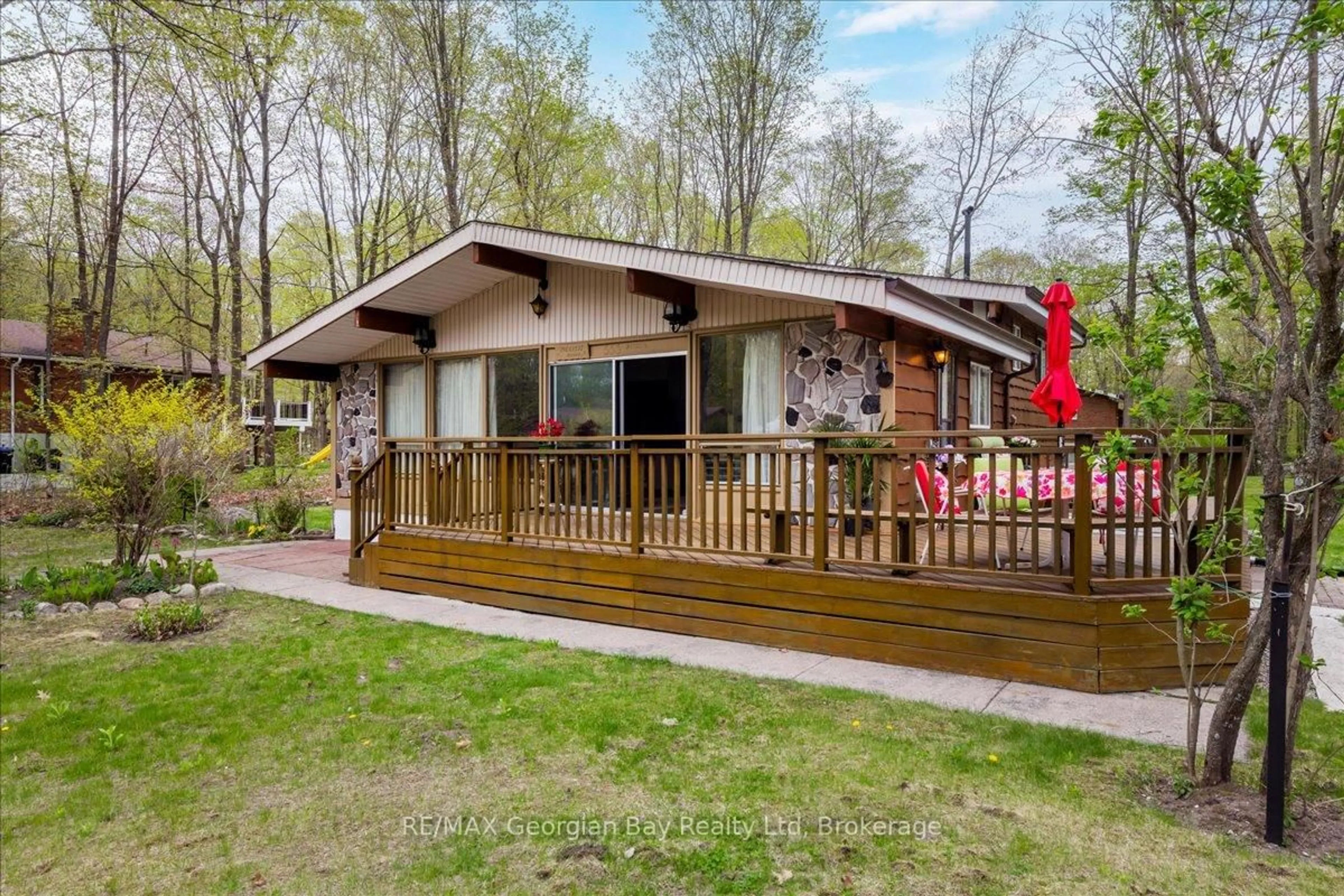 Patio, street for 25 Tall Pines Dr, Tiny Ontario L9M 0H4