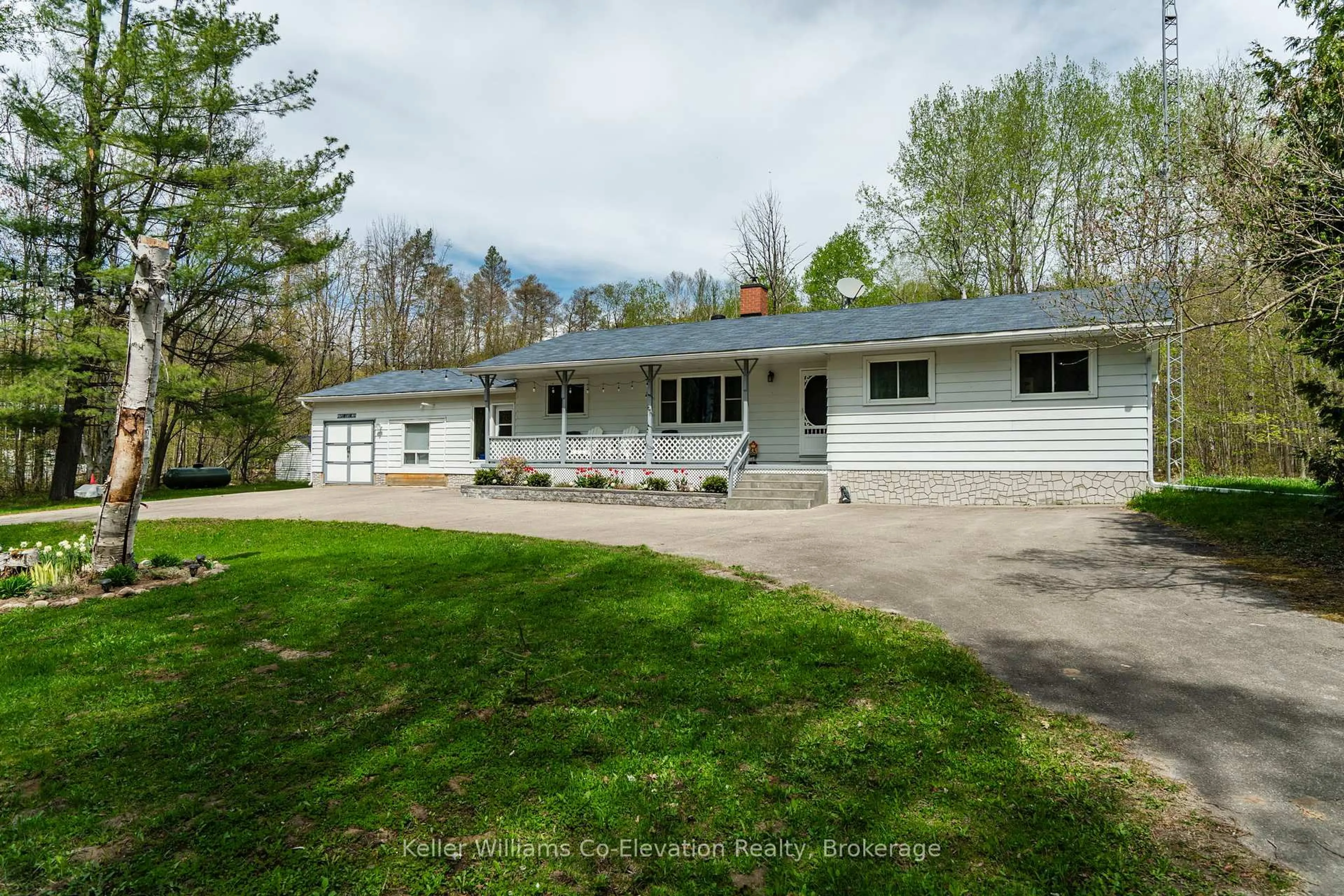 A pic from outside/outdoor area/front of a property/back of a property/a pic from drone, unknown for 1467 Rosemount Rd, Tay Ontario L0K 2C0