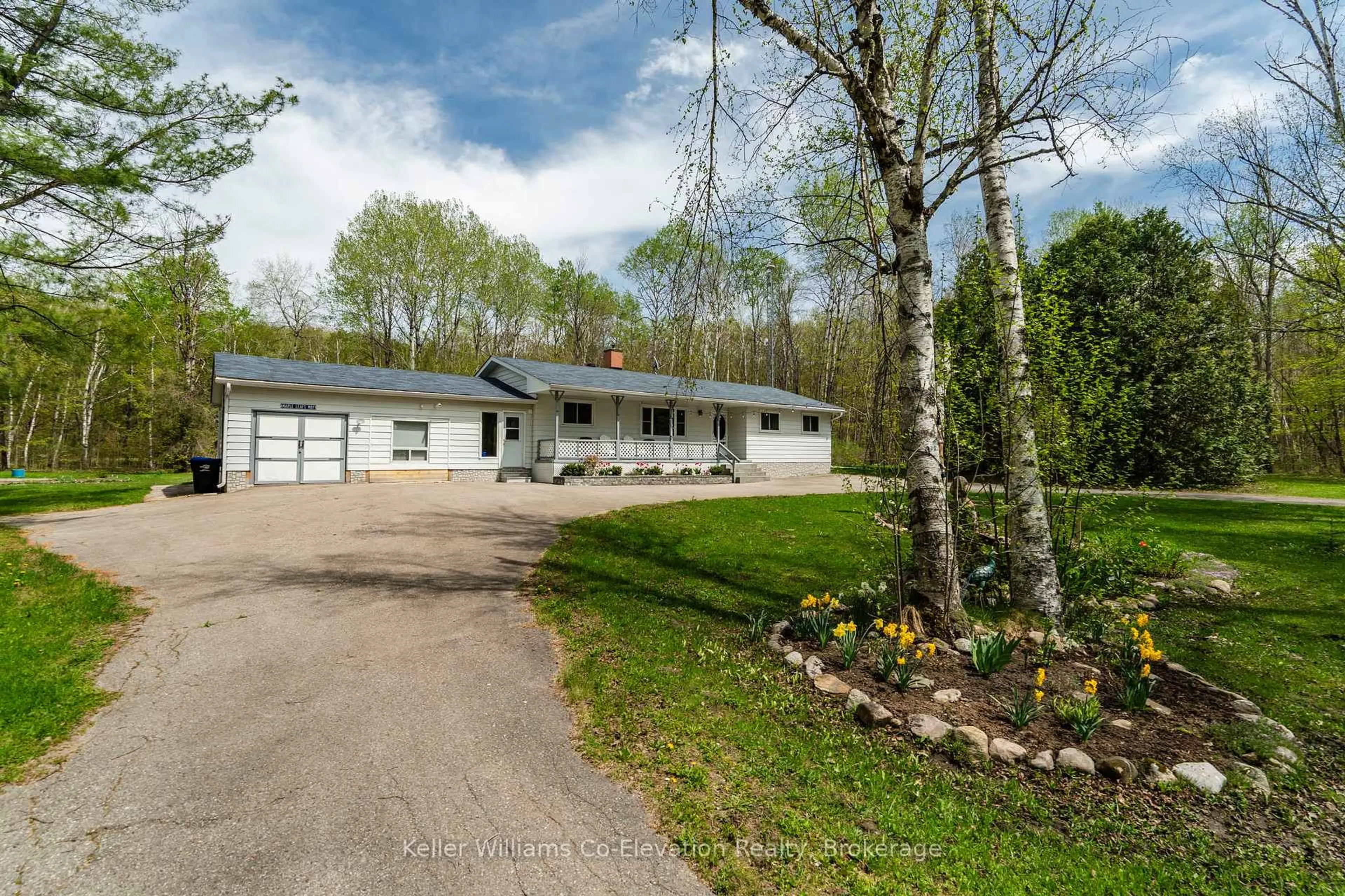 A pic from outside/outdoor area/front of a property/back of a property/a pic from drone, unknown for 1467 Rosemount Rd, Tay Ontario L0K 2C0