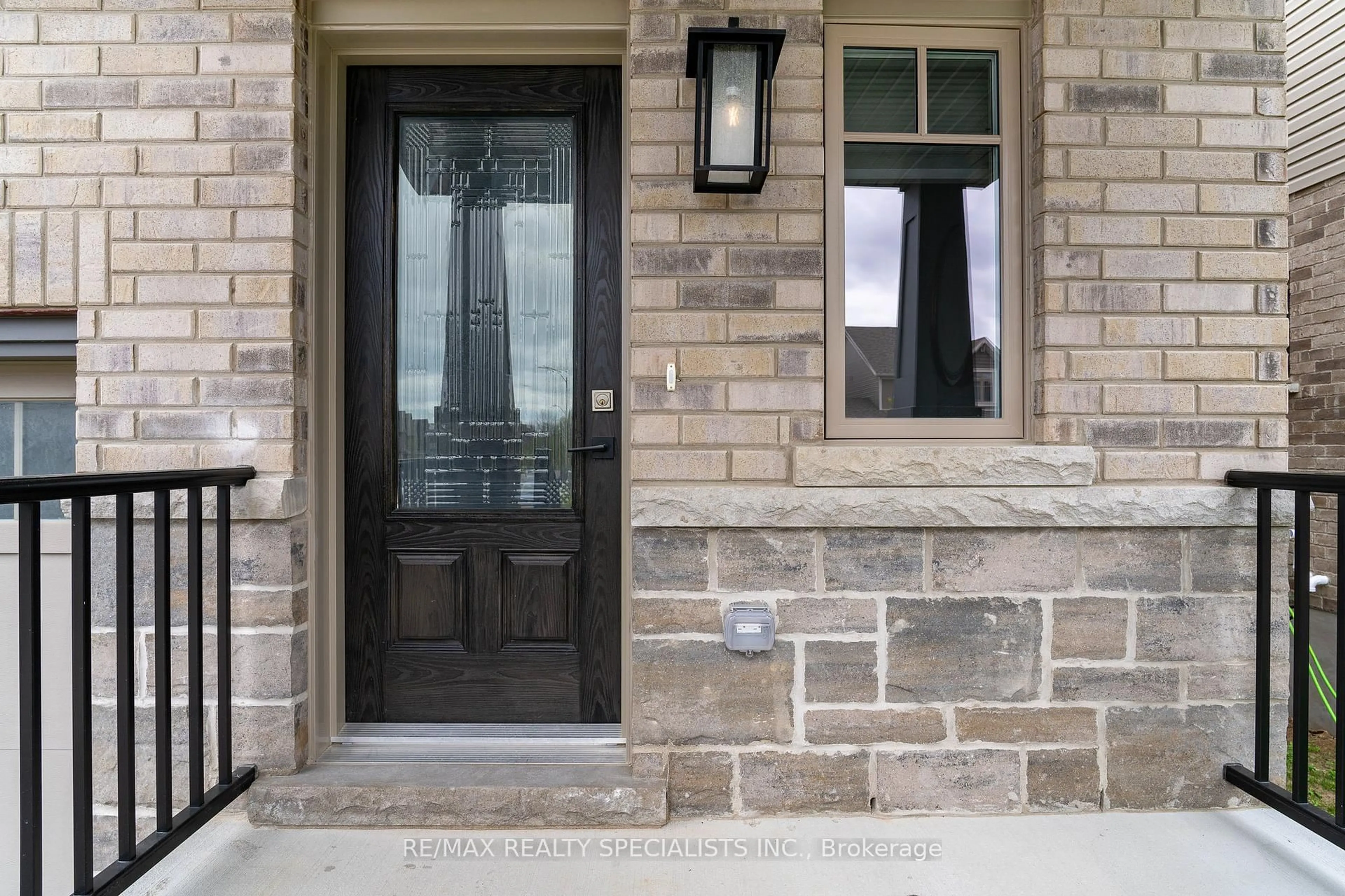 Indoor entryway for 99 Archer Ave, Collingwood Ontario L9Y 0E2