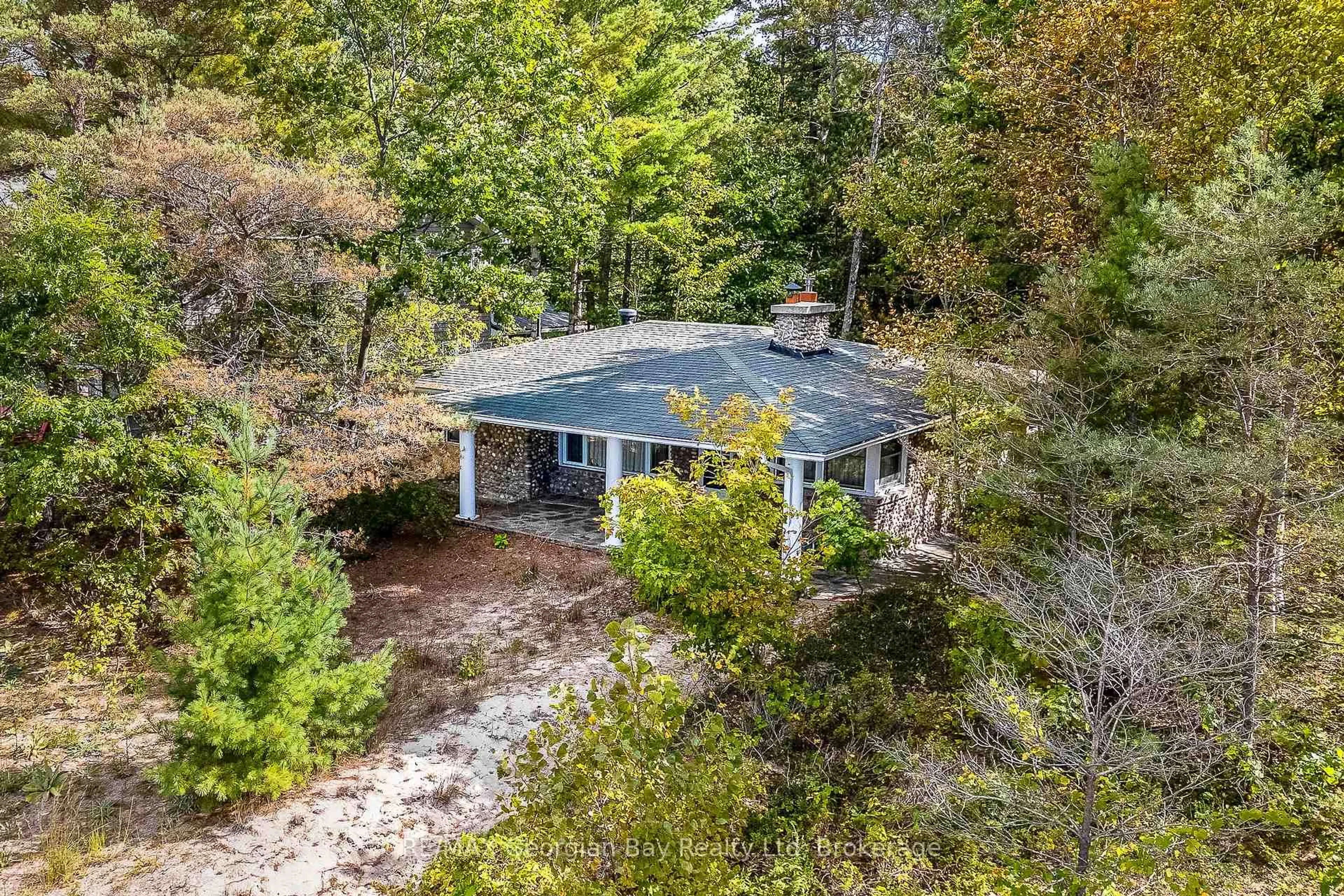 A pic from outside/outdoor area/front of a property/back of a property/a pic from drone, unknown for 750 Tiny Beaches Rd, Tiny Ontario L0L 2T0