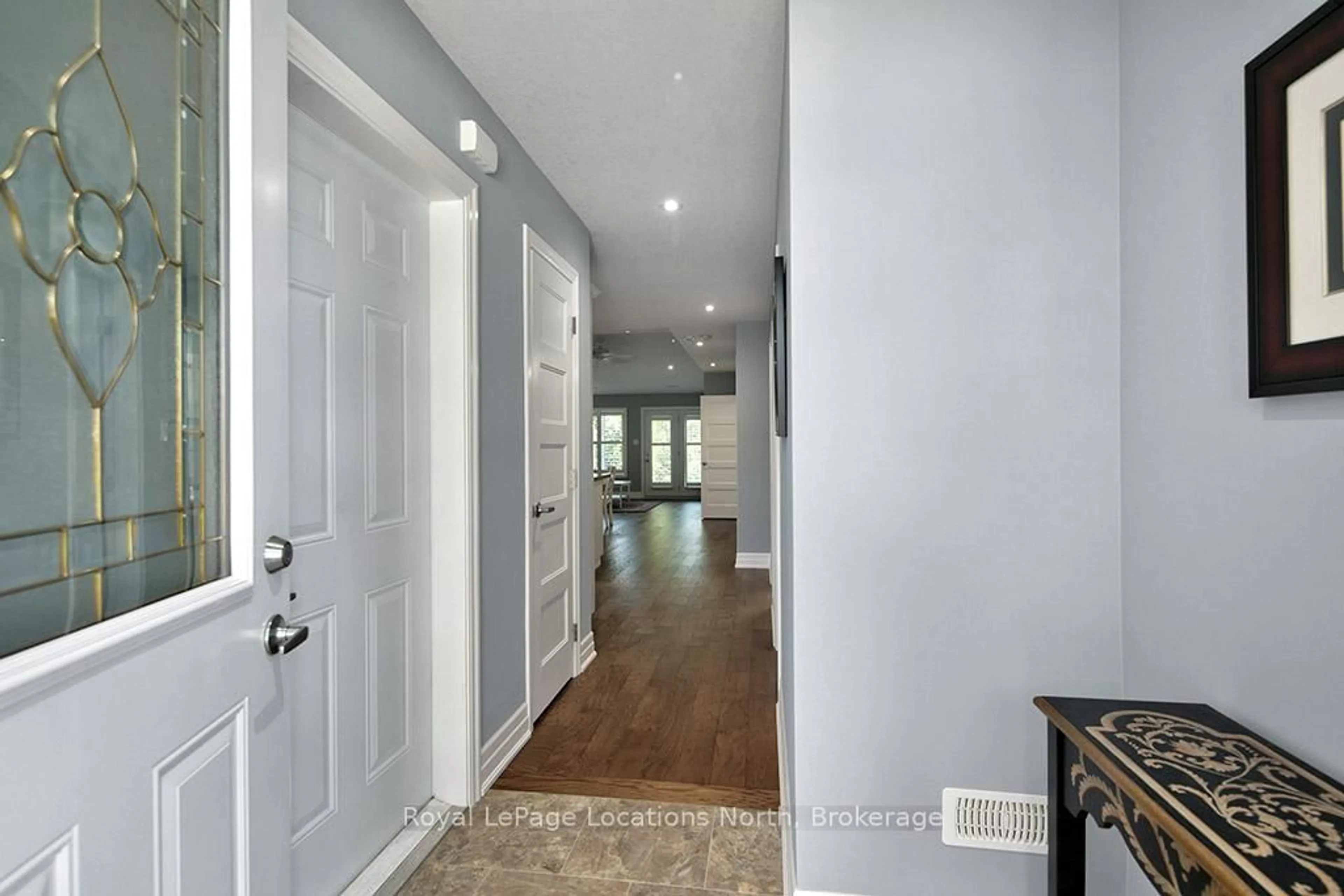Indoor entryway for 20 Chestnut Lane, Wasaga Beach Ontario L9Z 0G4