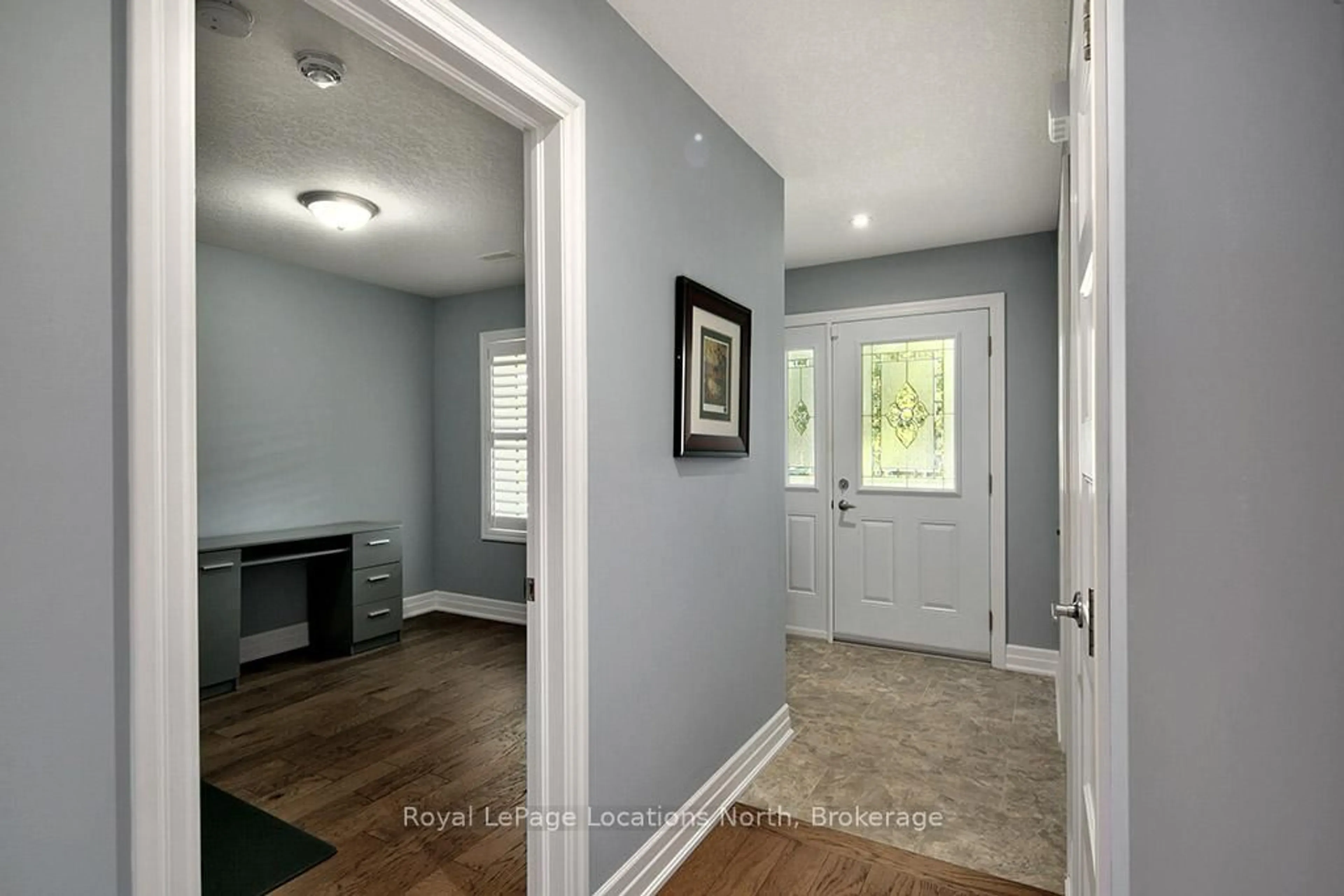 Indoor entryway for 20 Chestnut Lane, Wasaga Beach Ontario L9Z 0G4