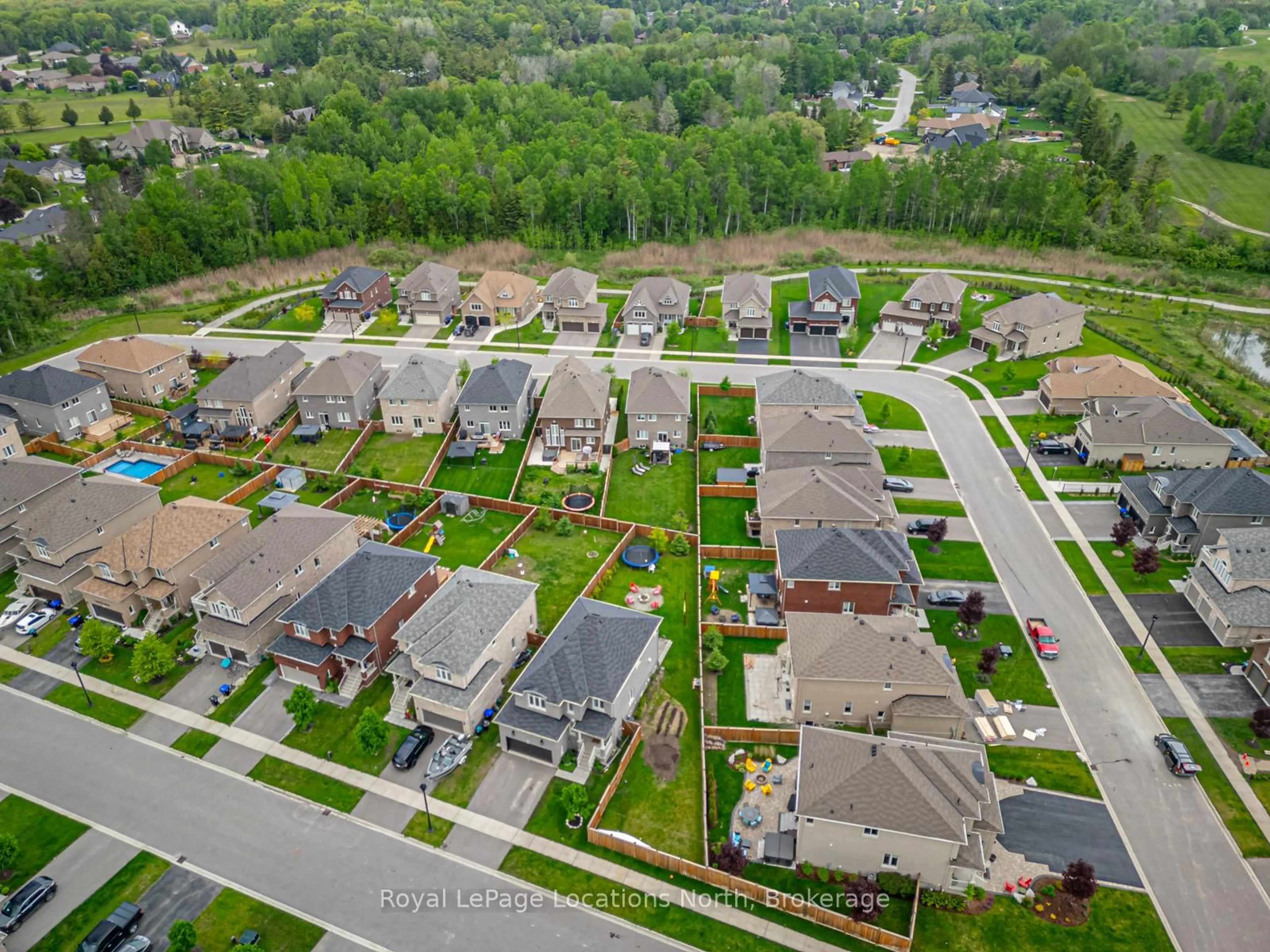 A pic from outside/outdoor area/front of a property/back of a property/a pic from drone, street for 1 Academy Ave, Wasaga Beach Ontario L9Z 0G9
