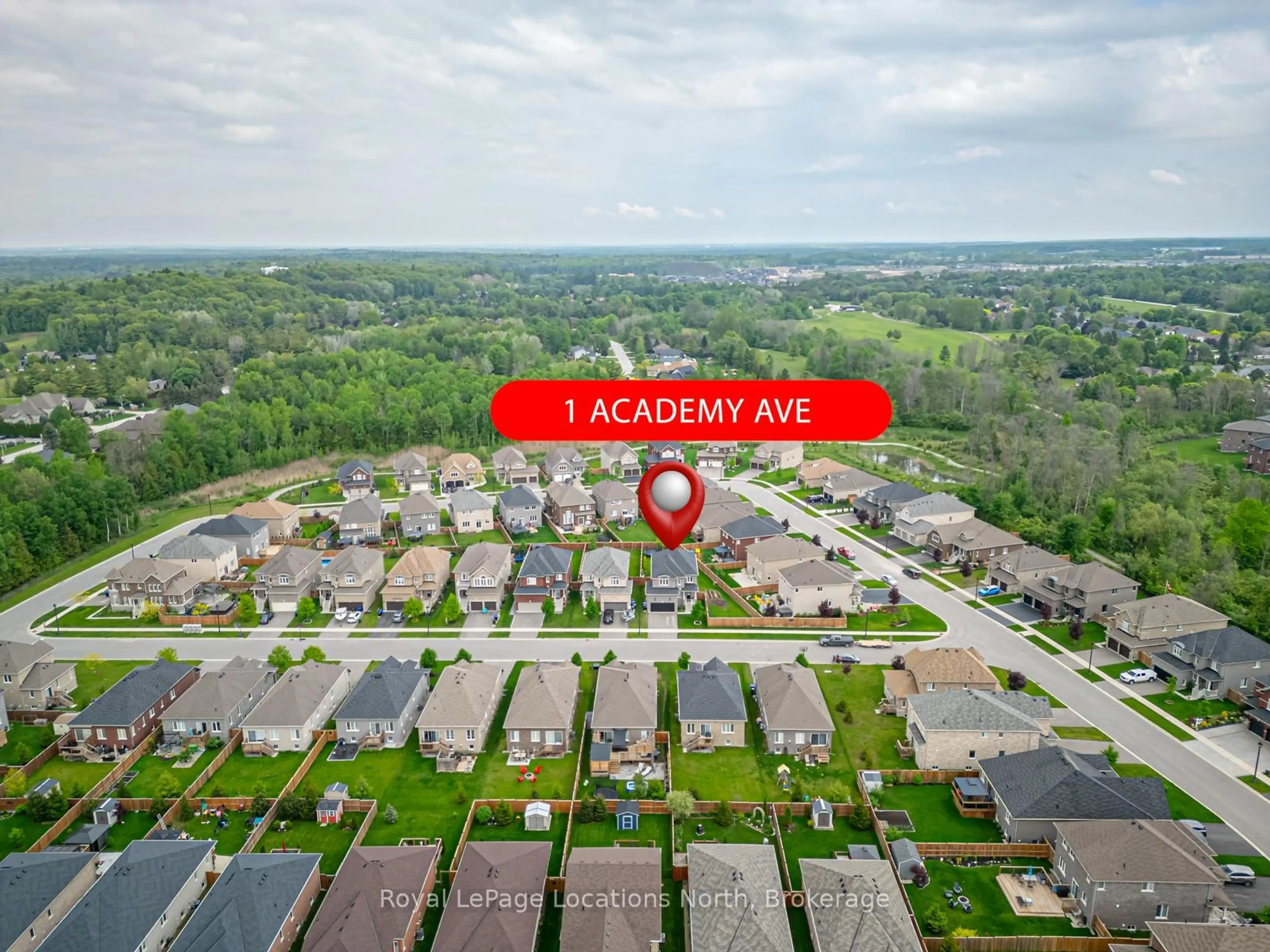 A pic from outside/outdoor area/front of a property/back of a property/a pic from drone, unknown for 1 Academy Ave, Wasaga Beach Ontario L9Z 0G9