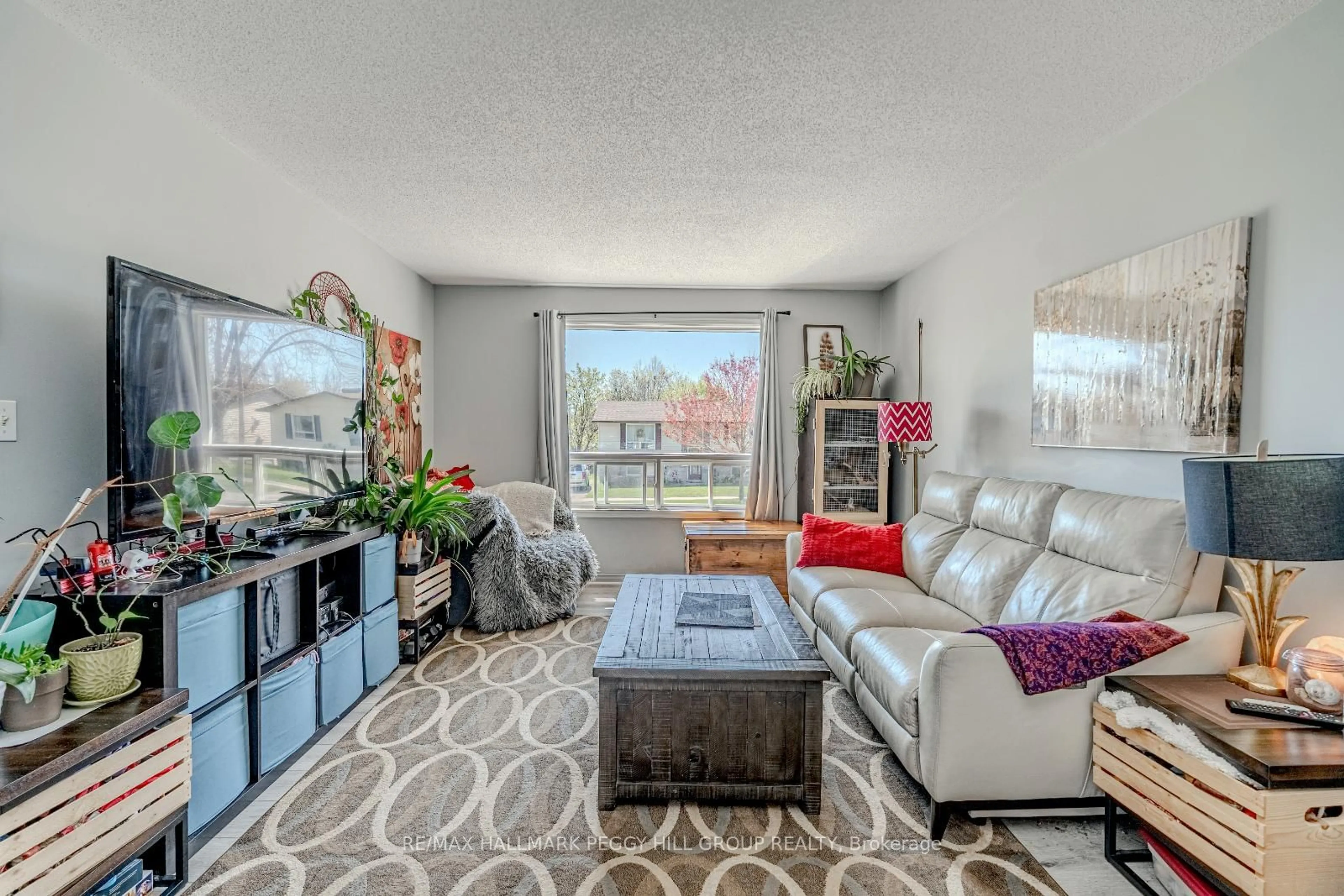 Living room with furniture, unknown for 19 Korlea Cres, Orillia Ontario L3V 7K3