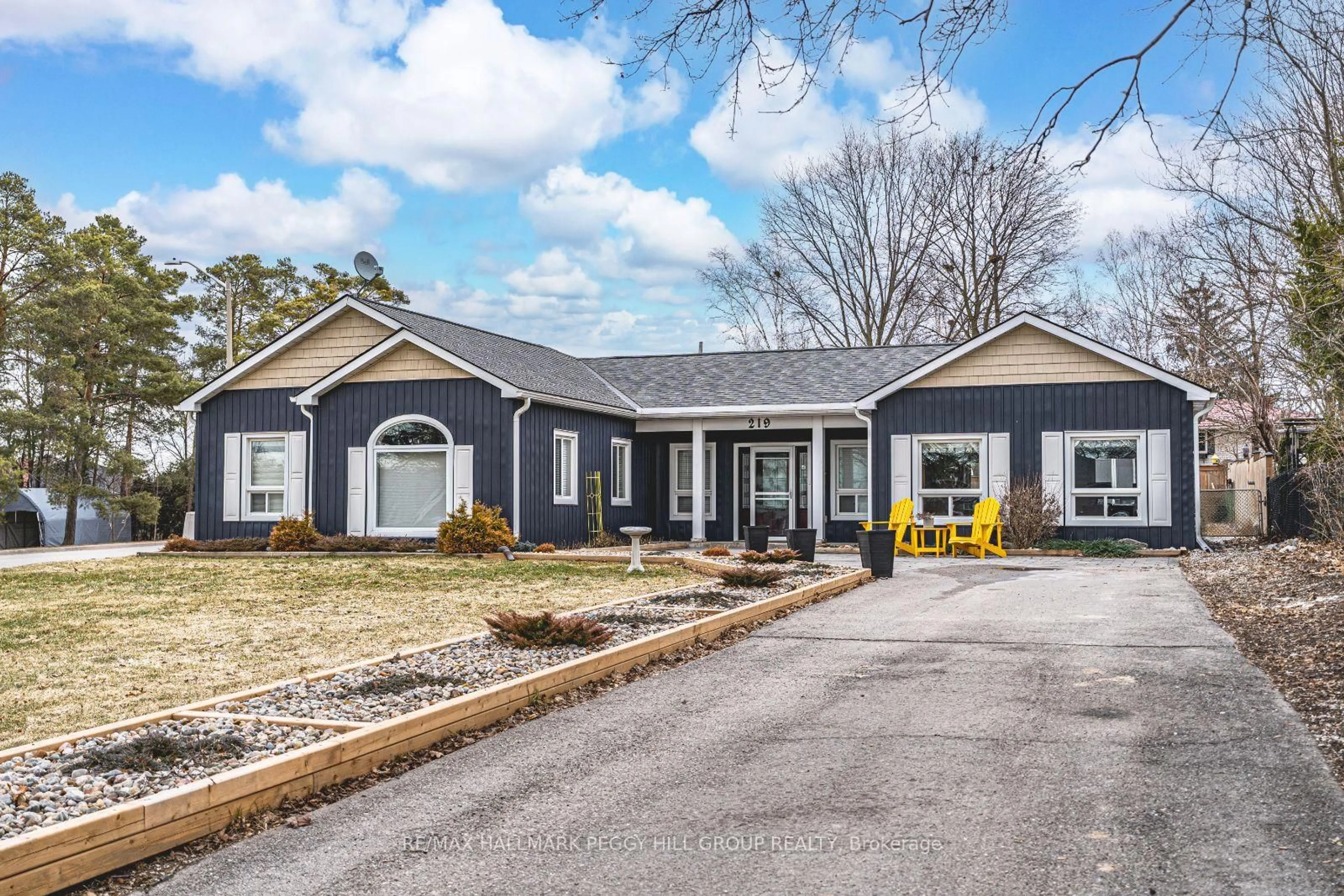Home with vinyl exterior material, street for 219 Cox Mill Rd, Barrie Ontario L4N 4G6
