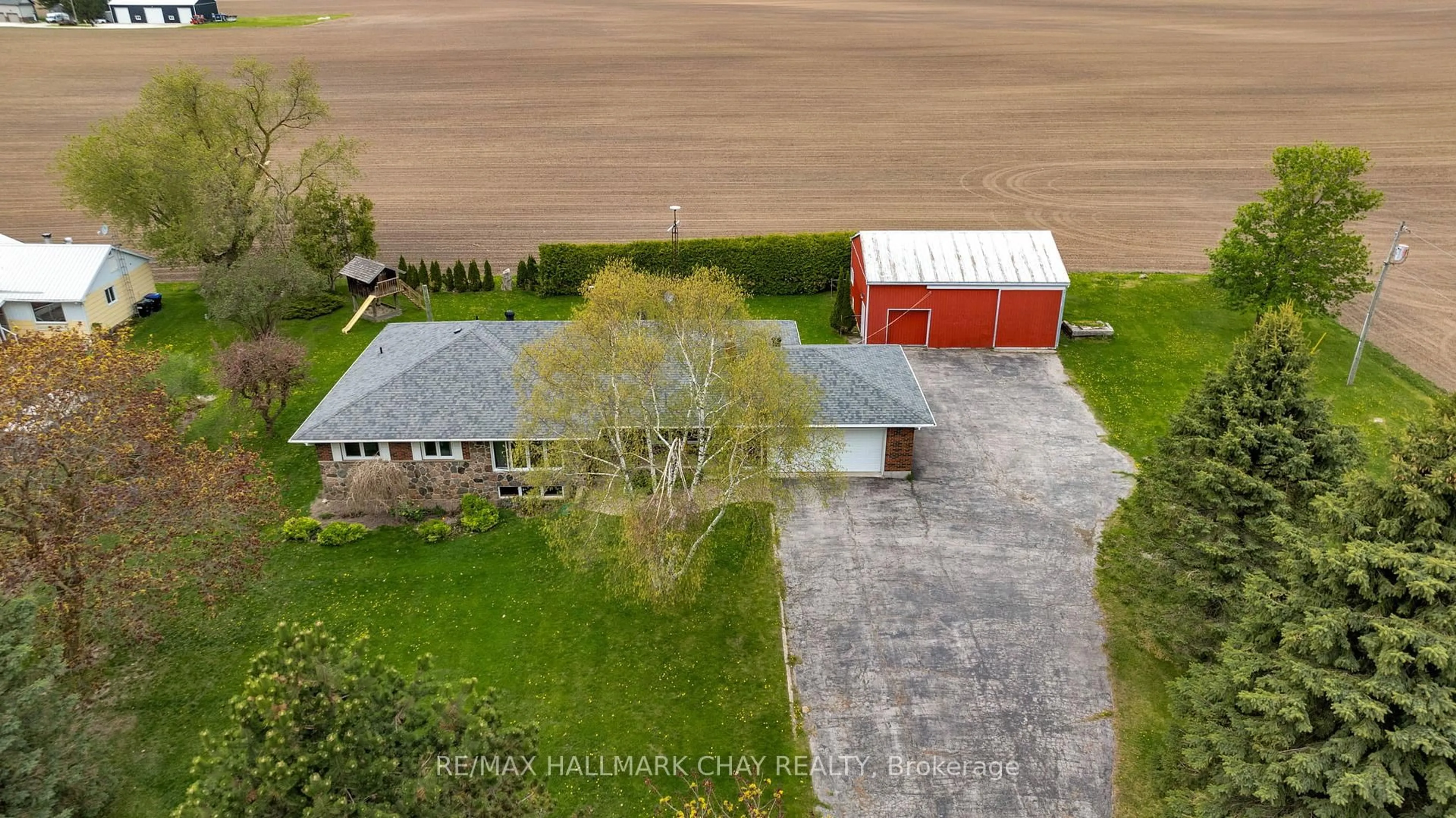 A pic from outside/outdoor area/front of a property/back of a property/a pic from drone, building for 5962 Highway 26 N/A, Clearview Ontario L0M 1S0