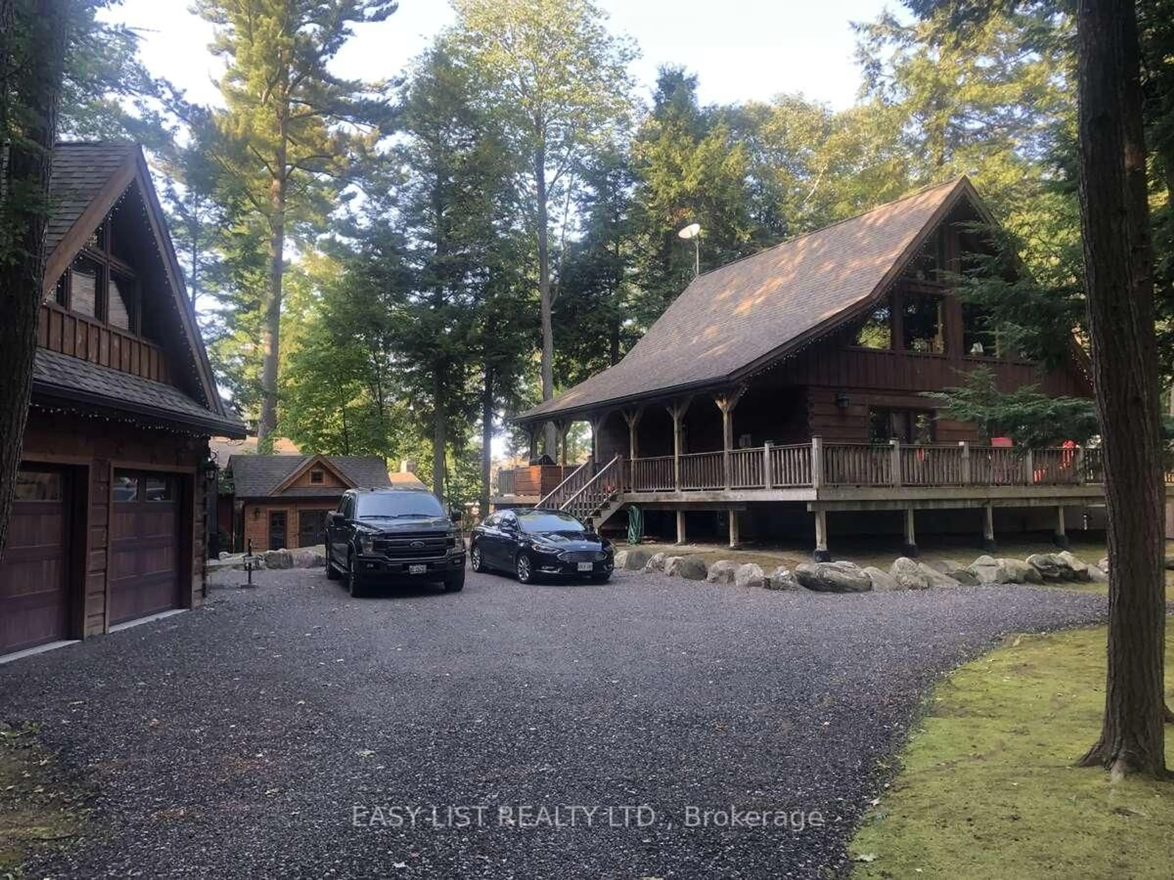 A pic from outside/outdoor area/front of a property/back of a property/a pic from drone, unknown for 122 Greenpoint Rd, Tiny Ontario L9M 0M7