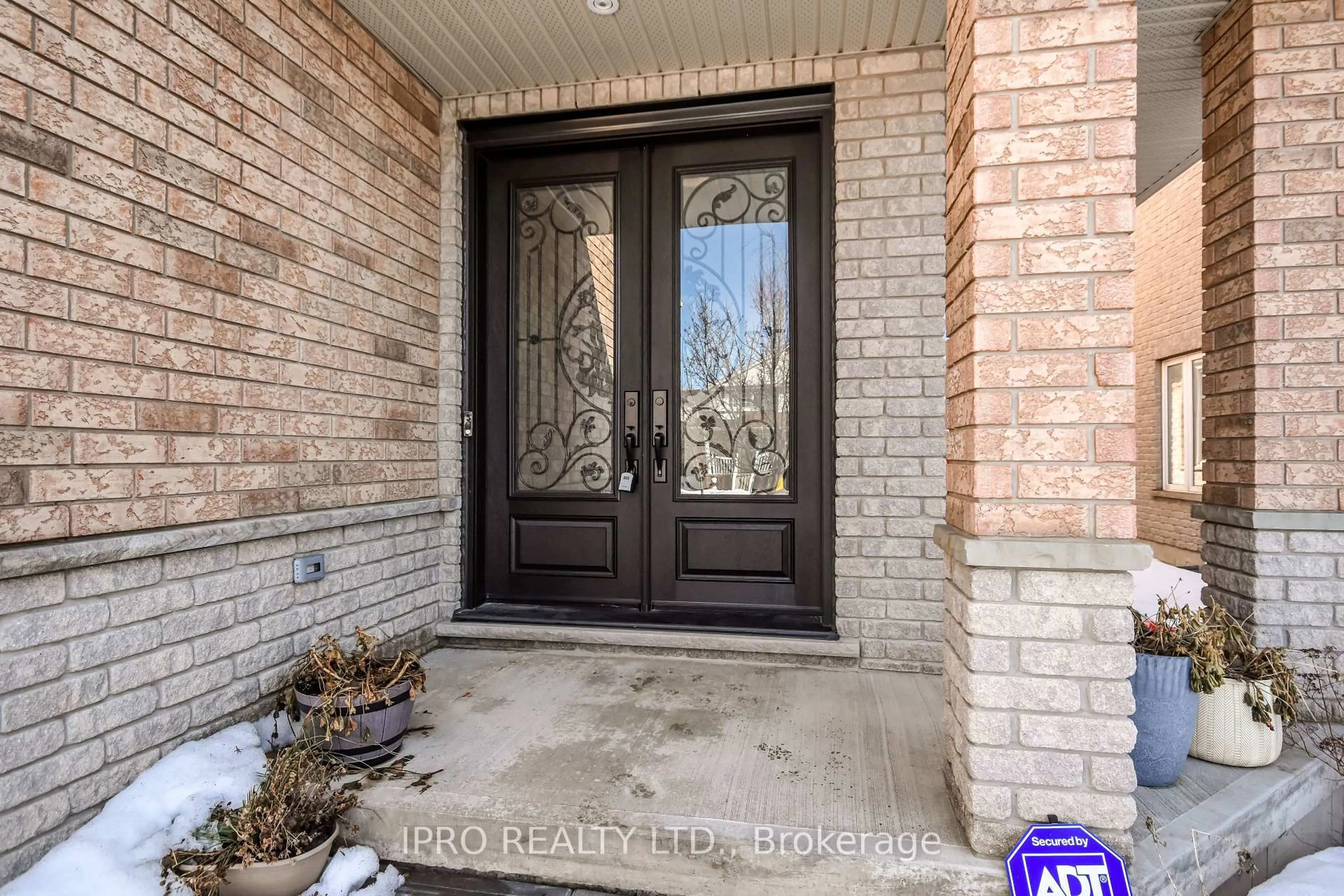 Indoor entryway for 79 Sovereign's Gate, Barrie Ontario L4N 0Y9