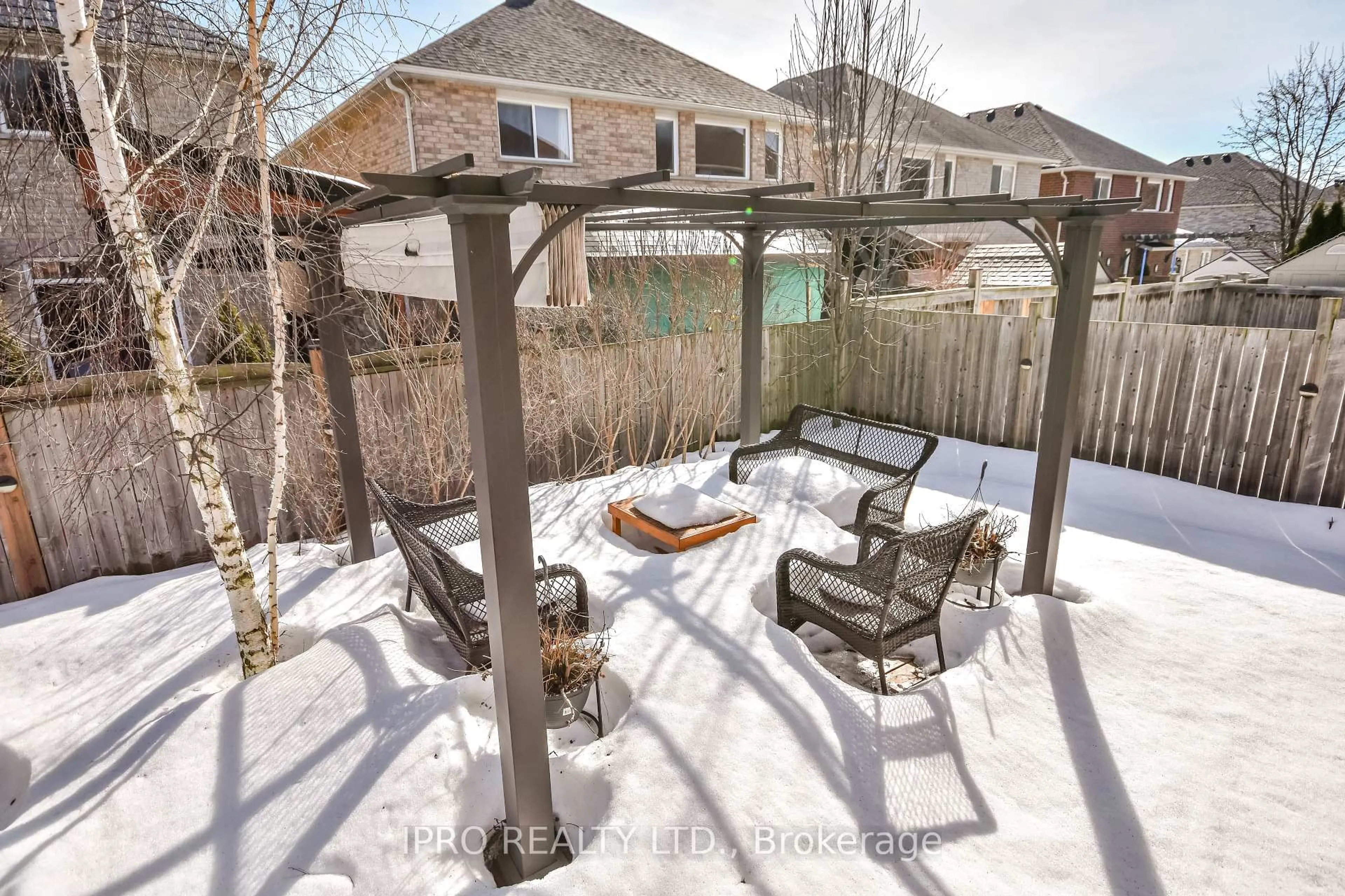 Patio, street for 79 Sovereign's Gate, Barrie Ontario L4N 0Y9
