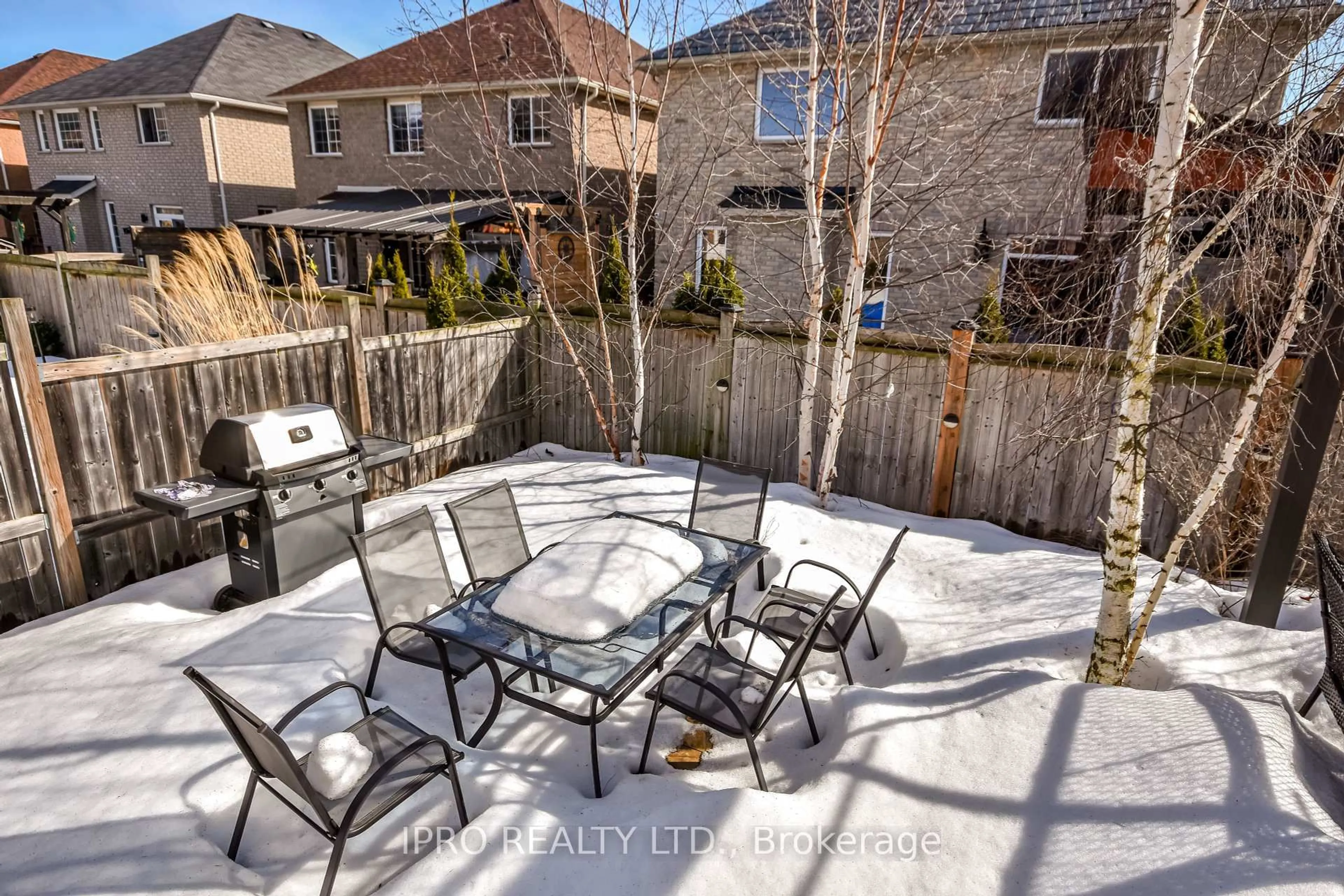 Patio, street for 79 Sovereign's Gate, Barrie Ontario L4N 0Y9