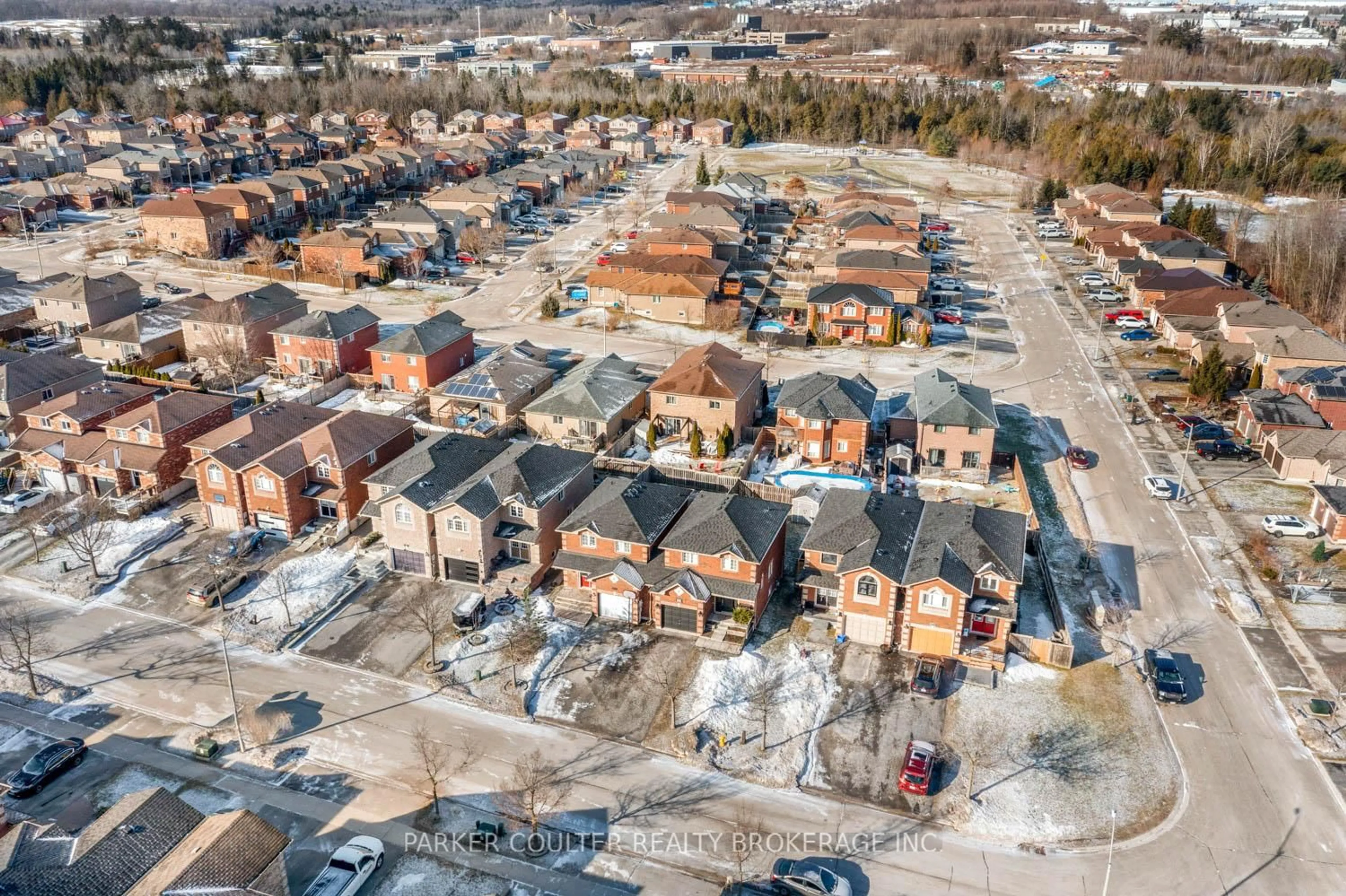 A pic from outside/outdoor area/front of a property/back of a property/a pic from drone, street for 46 Bartor Blvd, Barrie Ontario L4N 5Y6