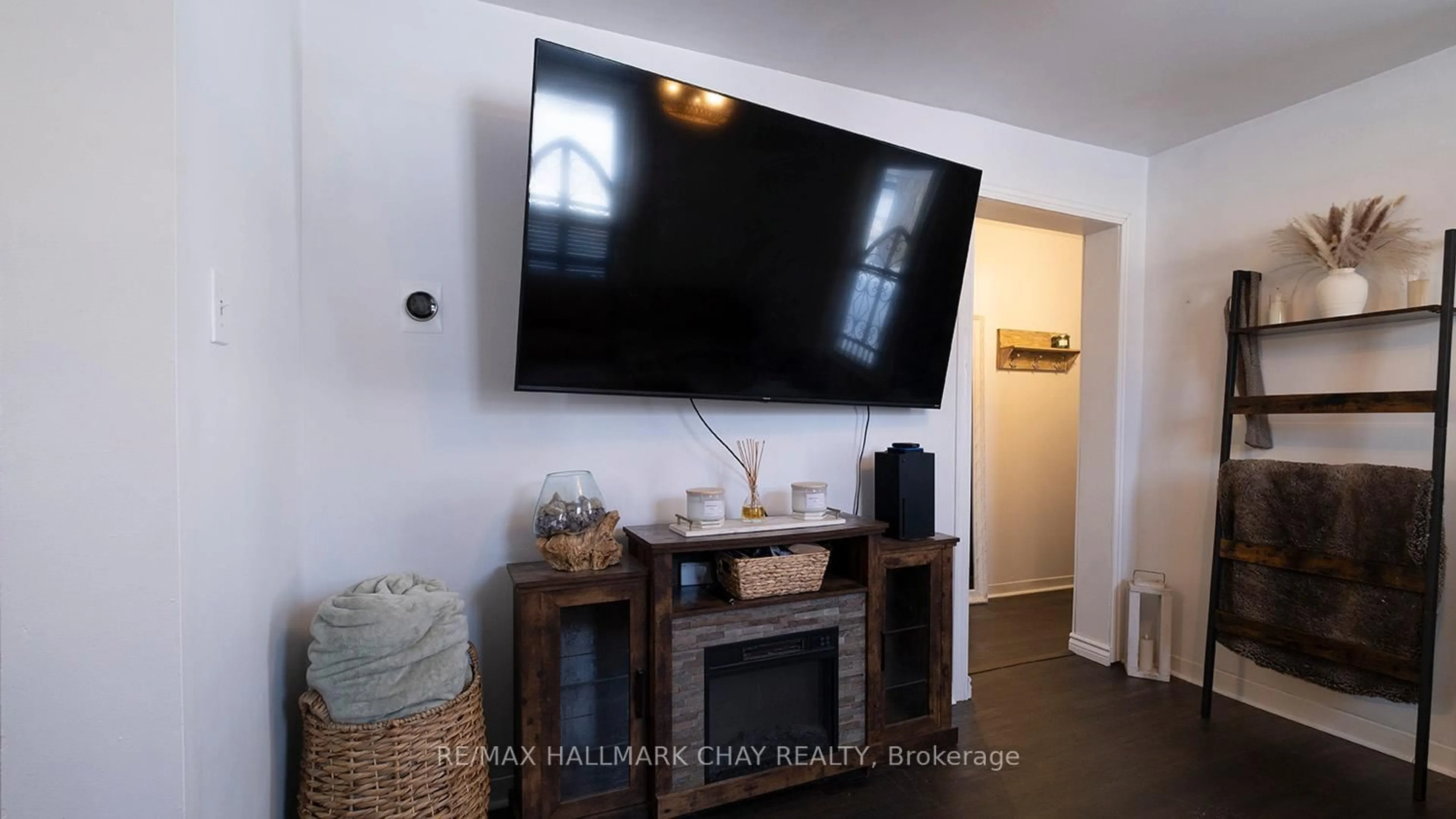 Home theater for 335 RUSSELL St, Midland Ontario L4R 3A5