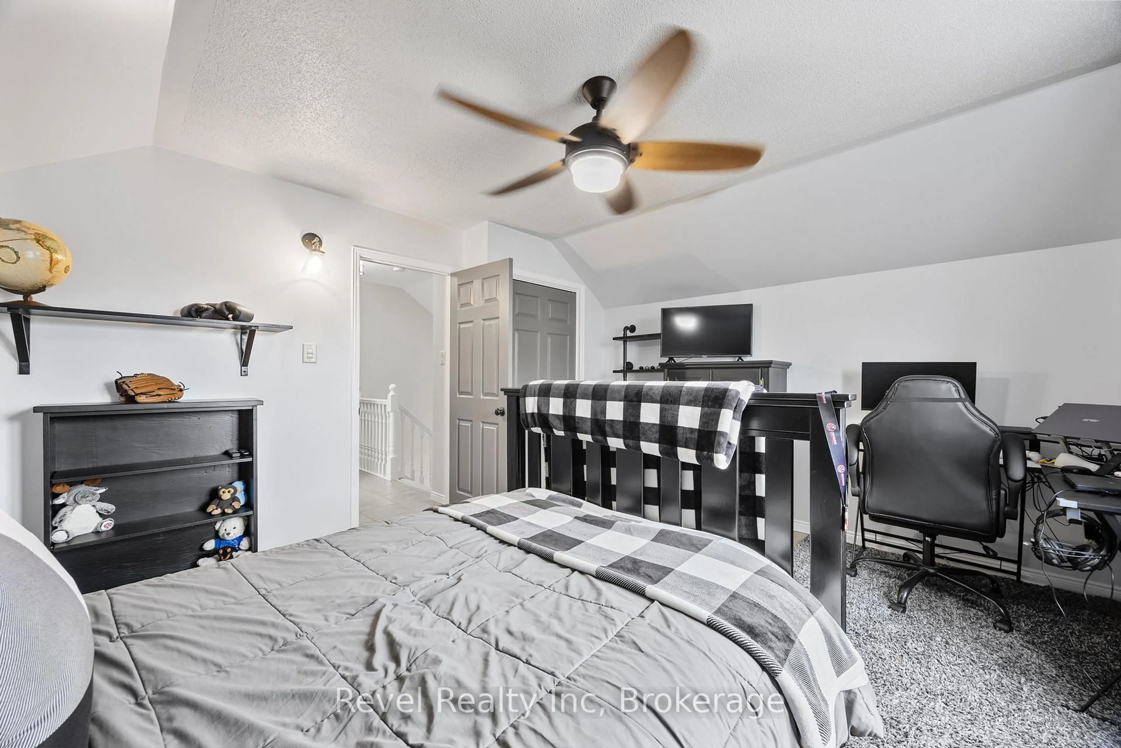 Bedroom with bed, unknown for 894 MONTREAL St, Midland Ontario L4R 5A7