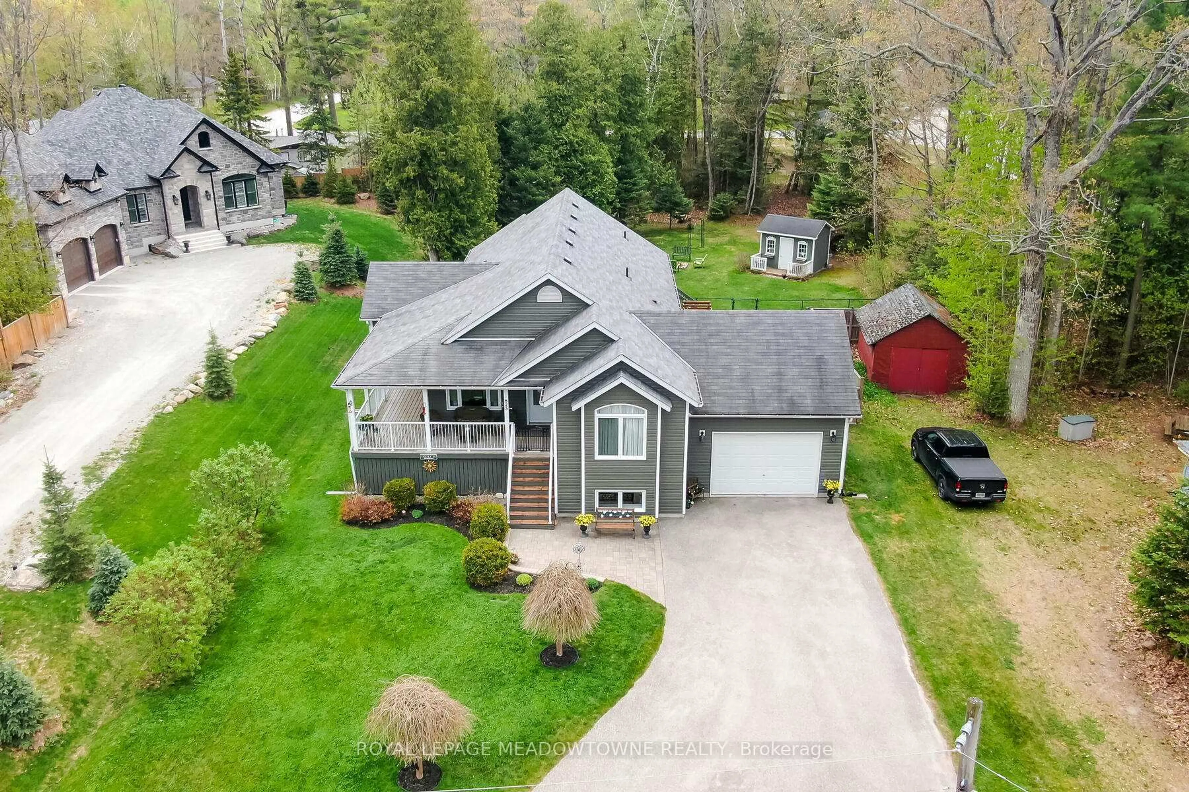 A pic from outside/outdoor area/front of a property/back of a property/a pic from drone, street for 825 Eastdale Dr, Wasaga Beach Ontario L9Z 2R5