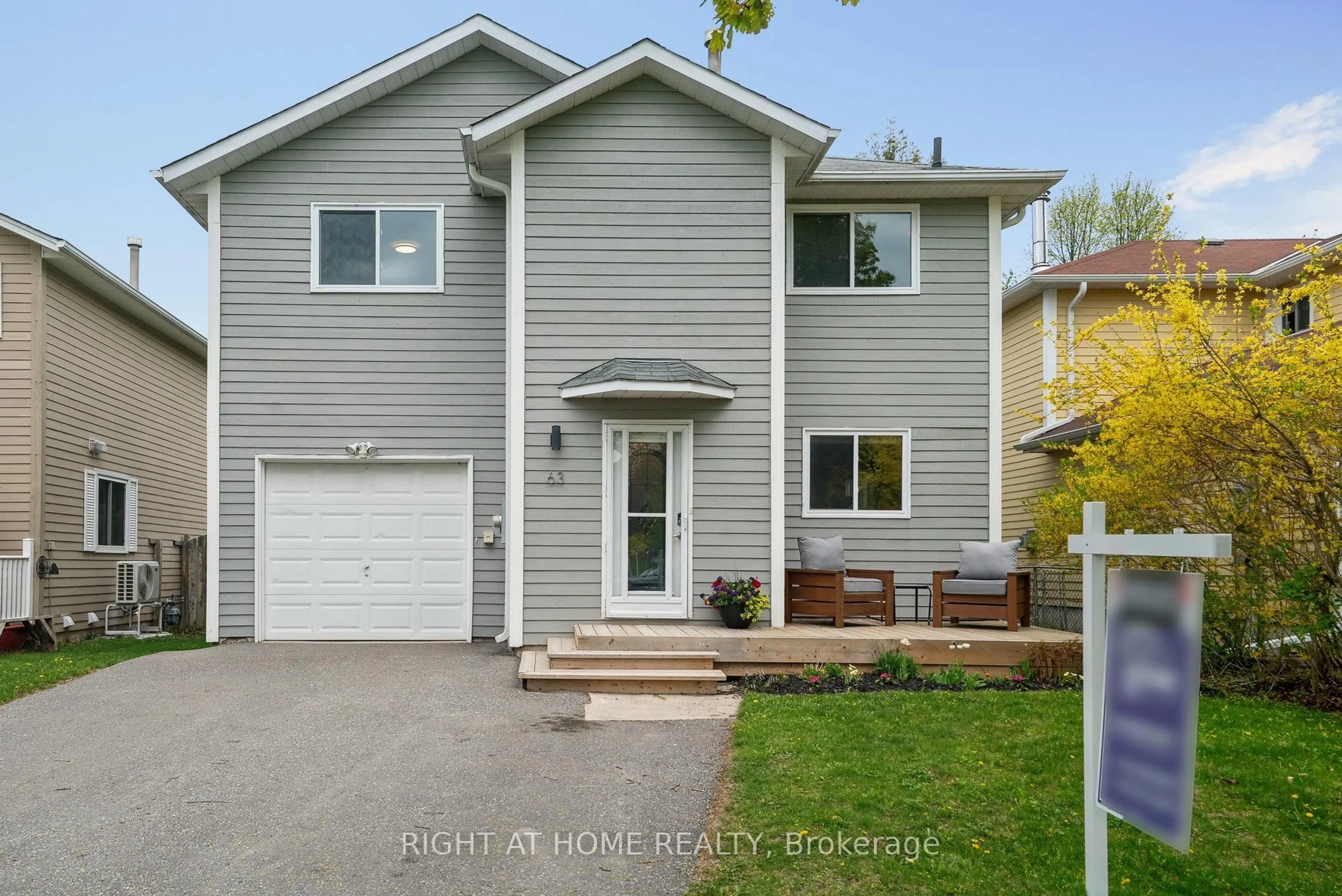 Home with vinyl exterior material, street for 63 Elizabeth St, Barrie Ontario L4N 6M4