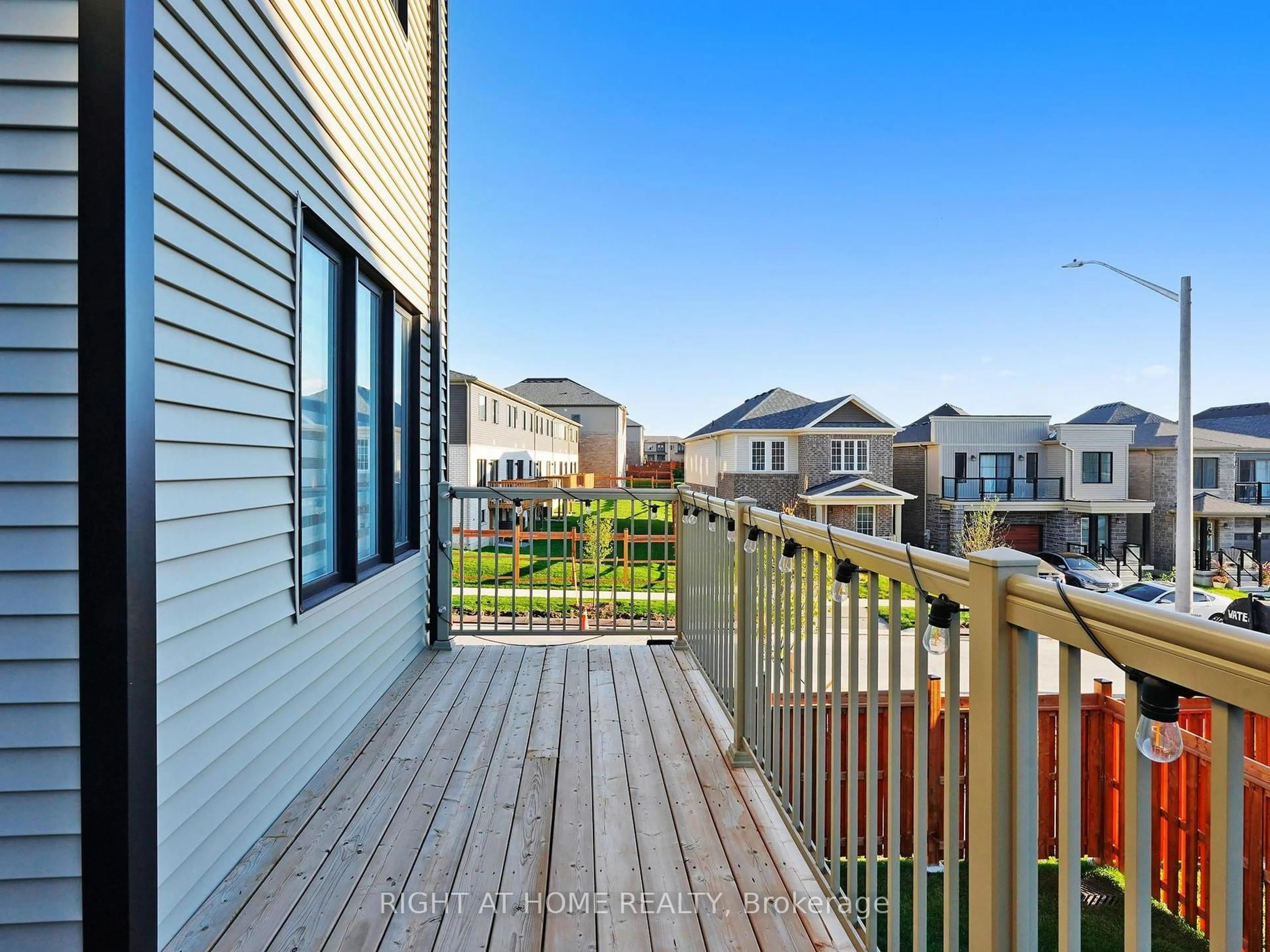 Home with vinyl exterior material, city buildings view from balcony for 39 Hay Lane, Barrie Ontario L9J 0T8