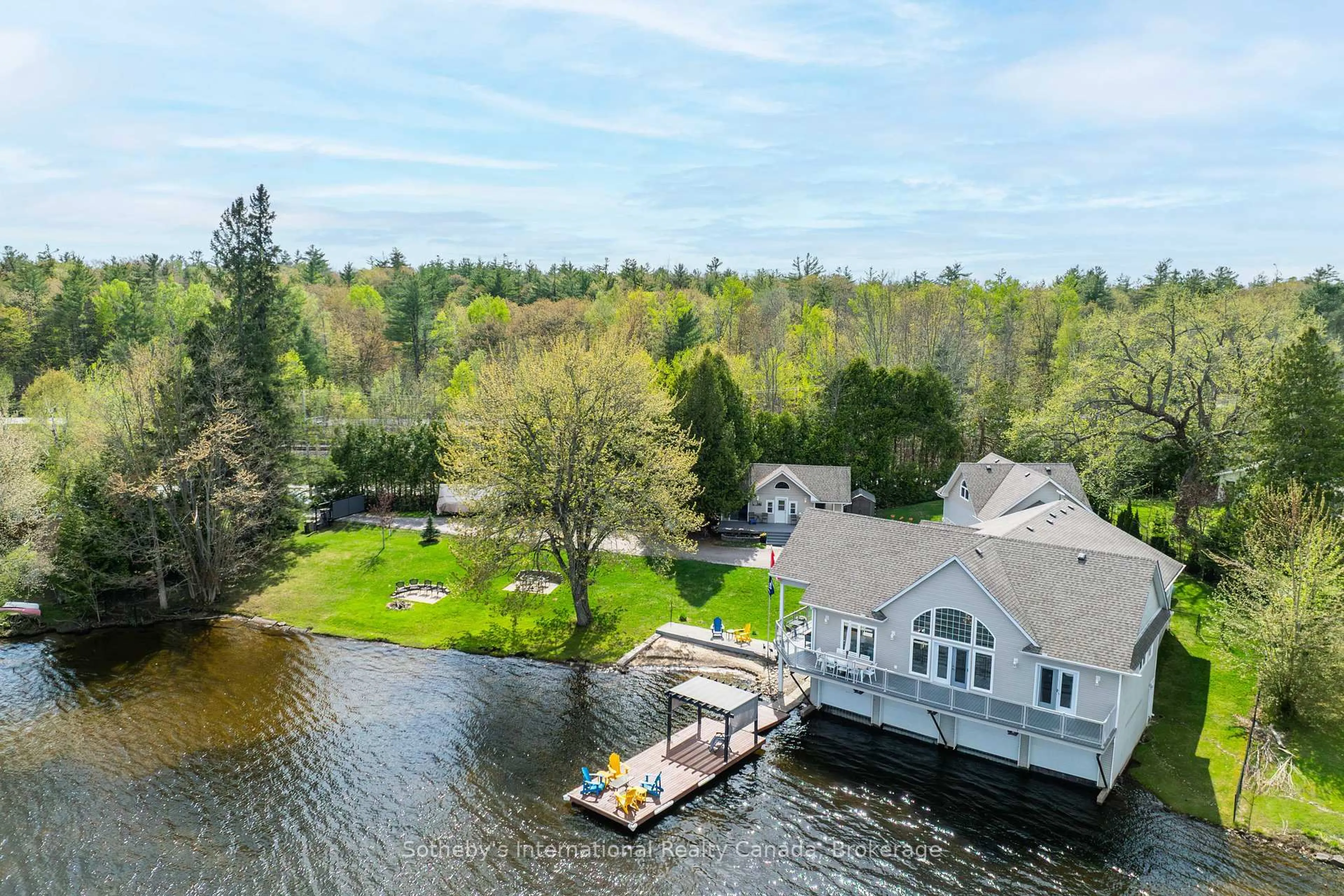 A pic from outside/outdoor area/front of a property/back of a property/a pic from drone, water/lake/river/ocean view for 1601 Port Stanton Pkwy, Severn Ontario P0E 1N0