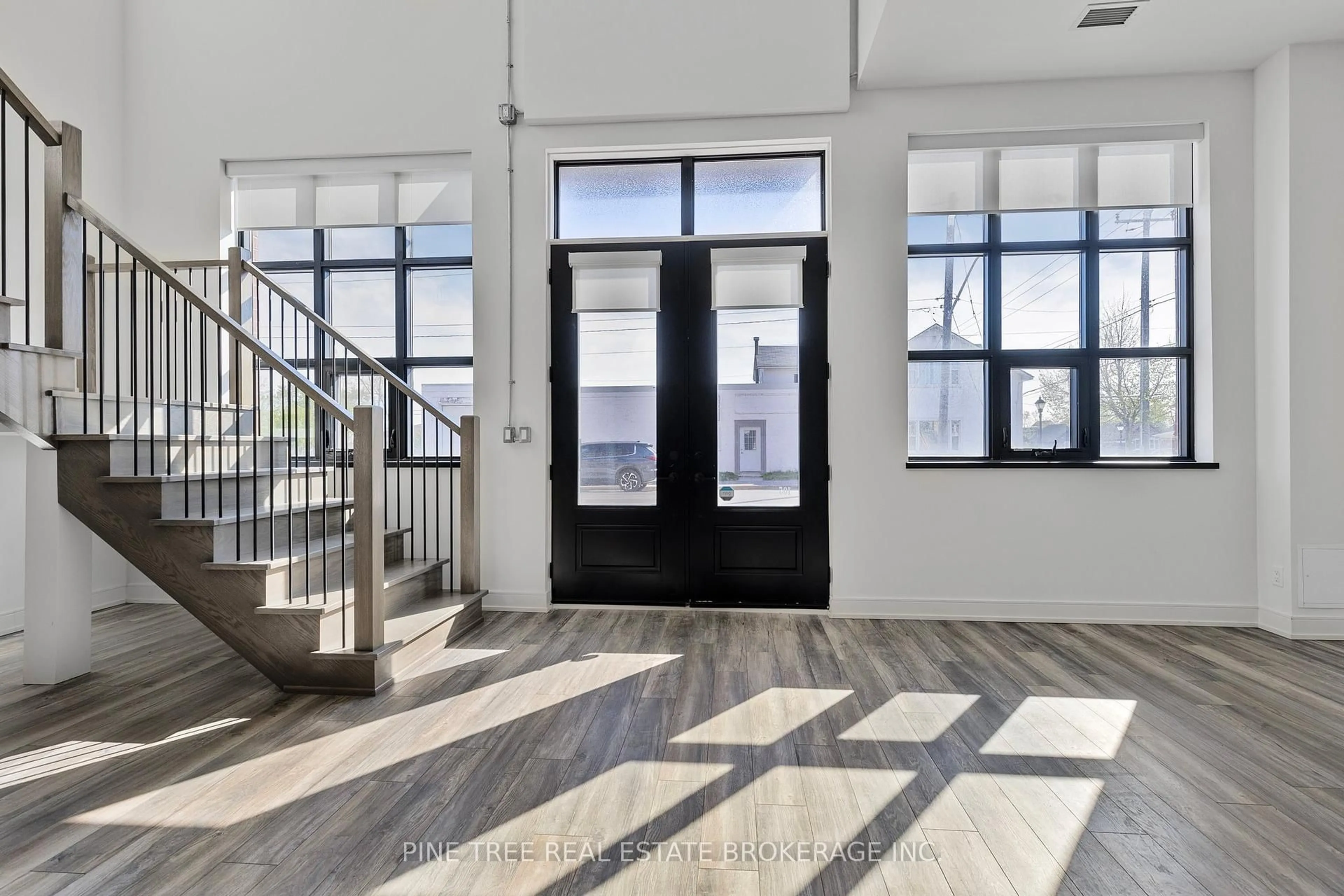 Indoor entryway for 21 Matchedash St #105, Orillia Ontario L3V 4W4