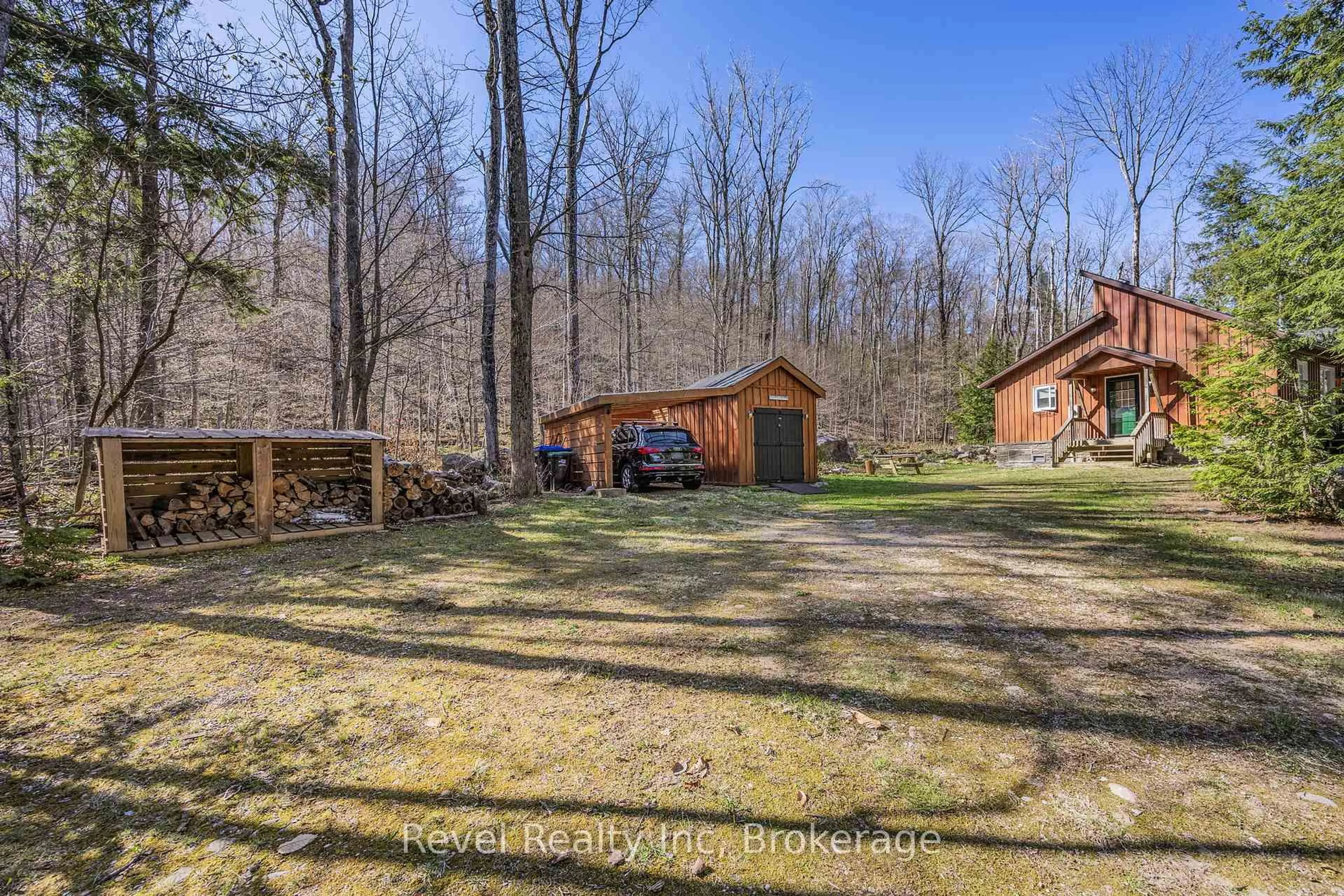 A pic from outside/outdoor area/front of a property/back of a property/a pic from drone, forest/trees view for 197 North Shore Dr, Tiny Ontario L9M 0T8