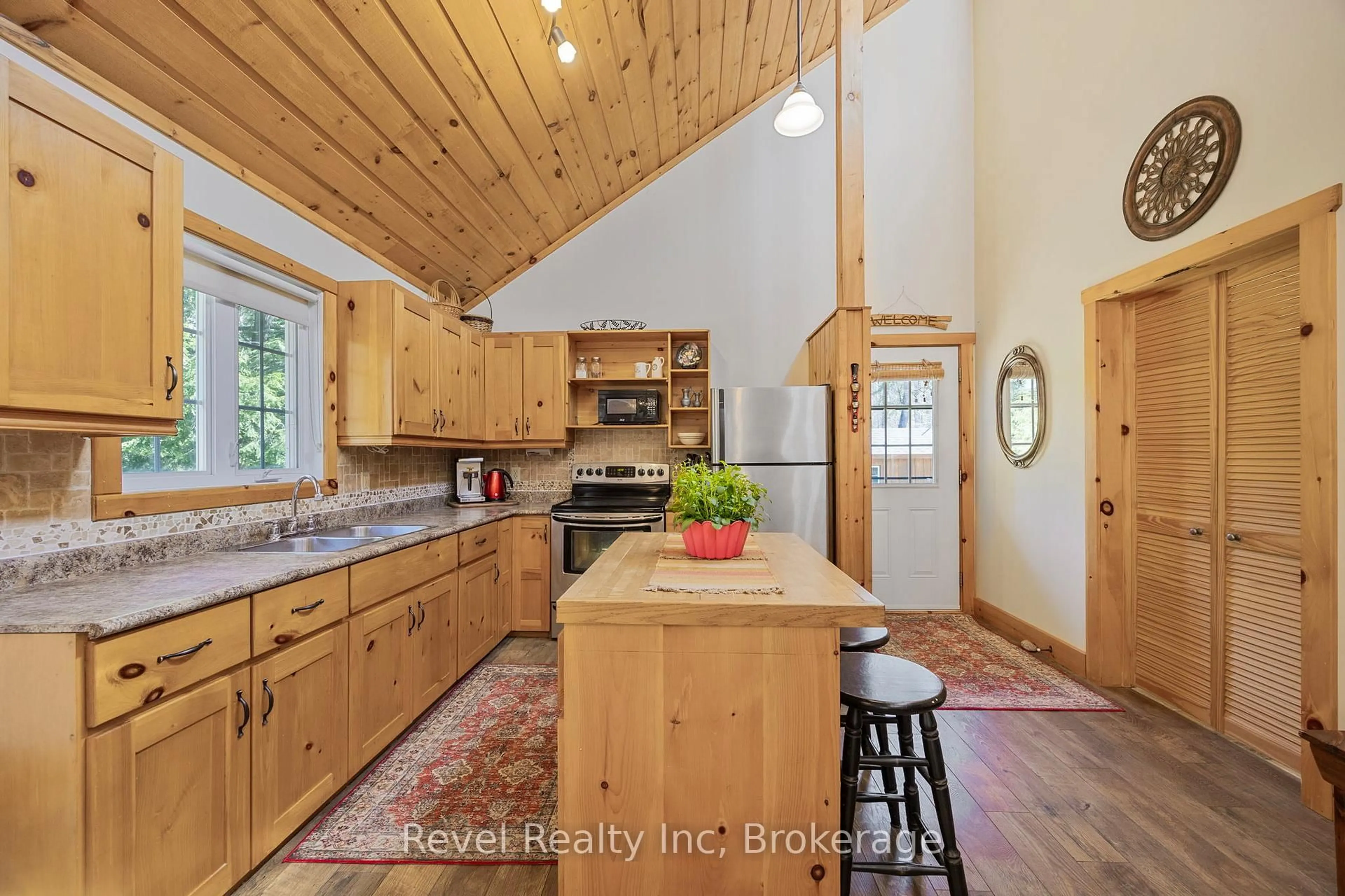 Open concept kitchen, unknown for 197 North Shore Dr, Tiny Ontario L9M 0T8