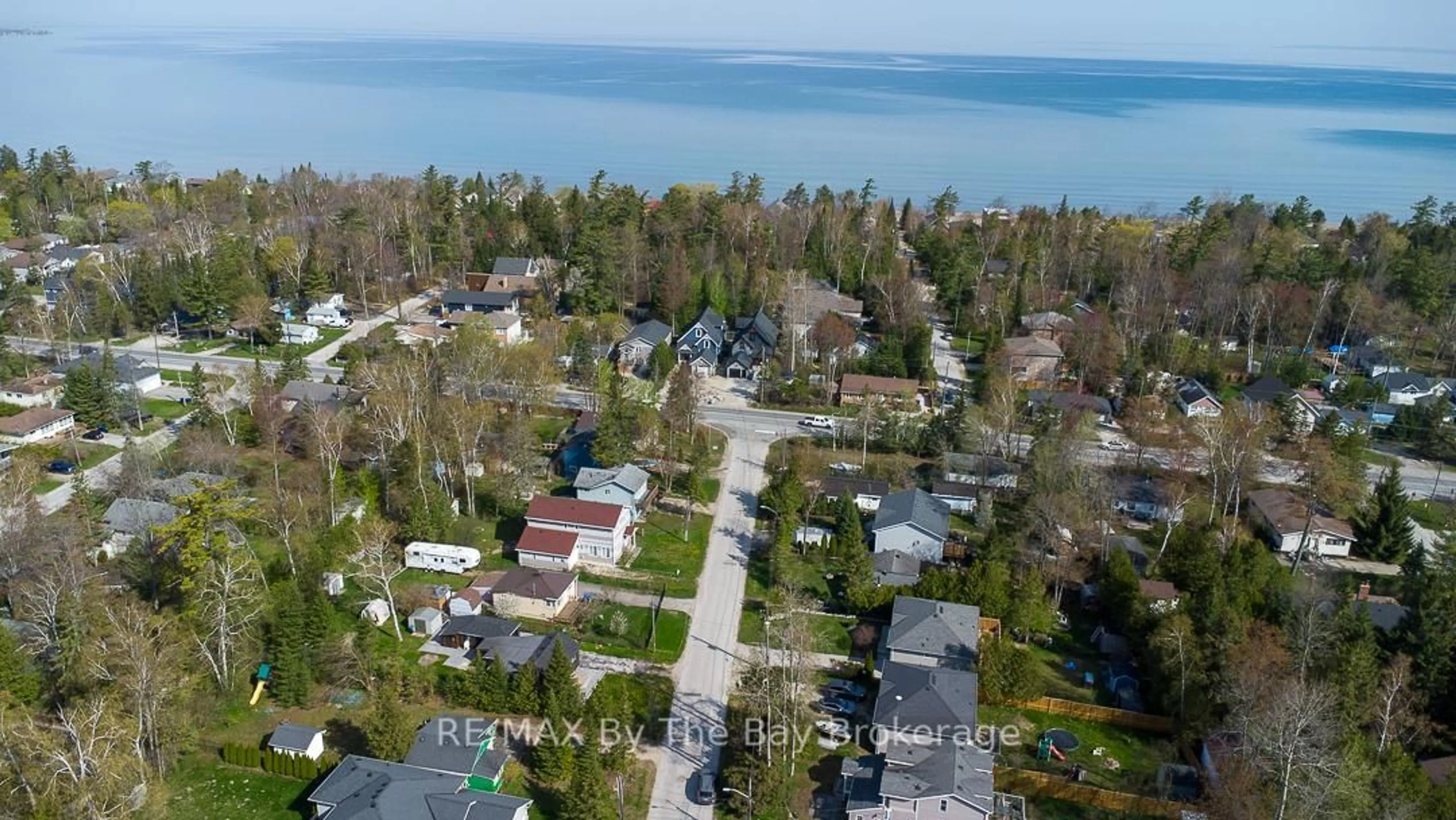 A pic from outside/outdoor area/front of a property/back of a property/a pic from drone, water/lake/river/ocean view for 28 60th St, Wasaga Beach Ontario L9Z 1V9