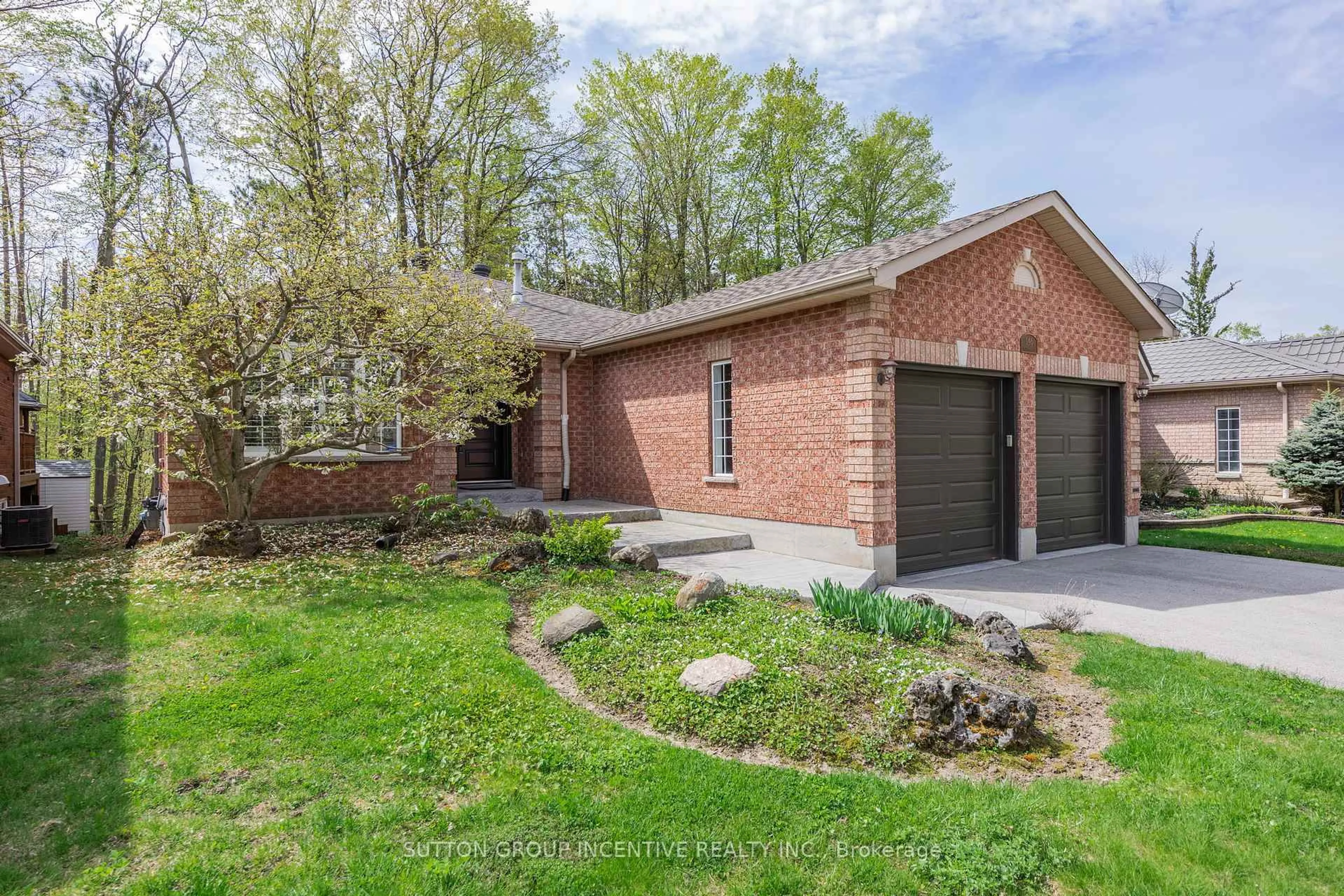 Home with brick exterior material, street for 146 Columbia Rd, Barrie Ontario L4N 8E3