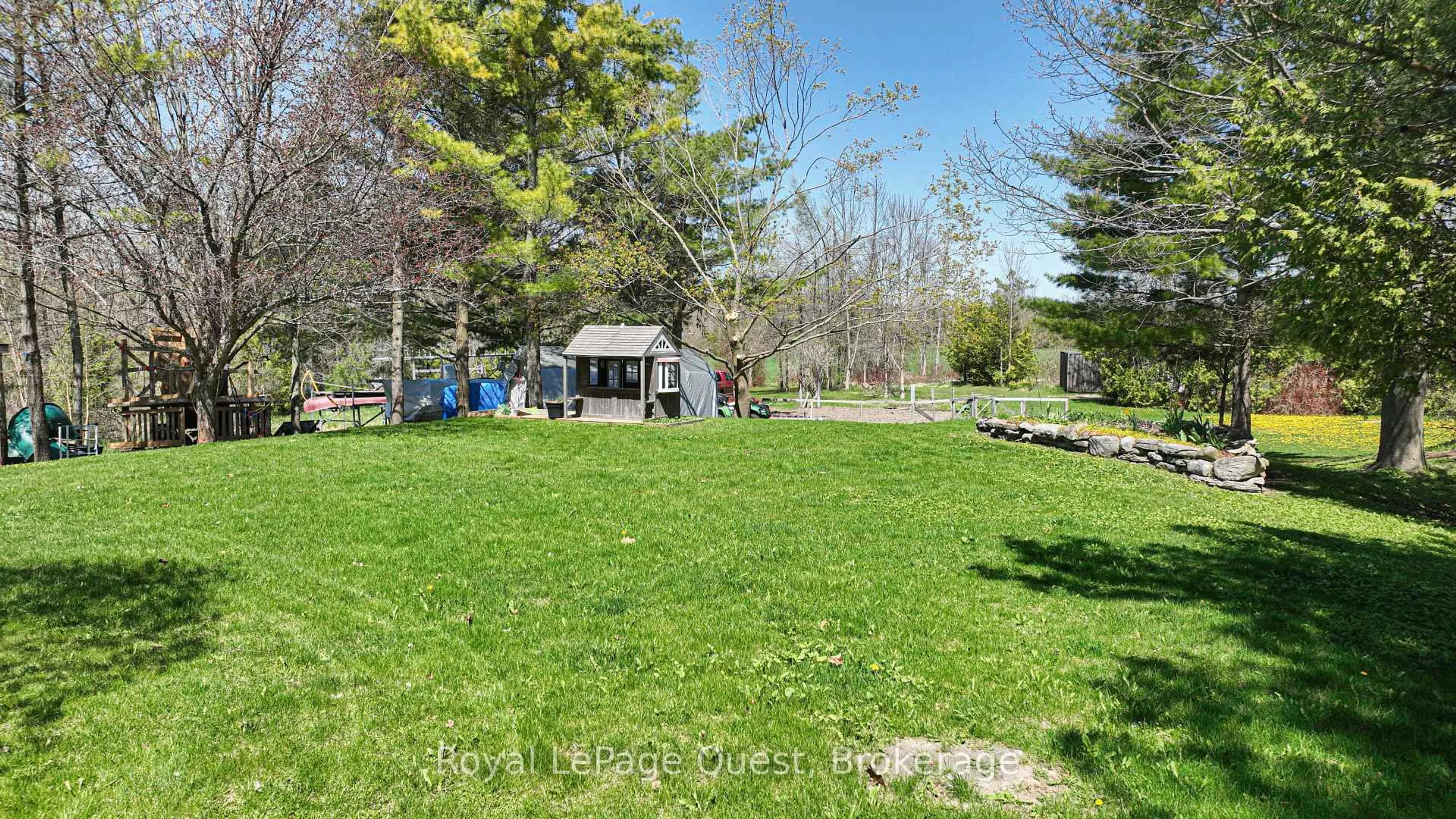 A pic from outside/outdoor area/front of a property/back of a property/a pic from drone, water/lake/river/ocean view for 46 Maplewood Pkwy, Oro-Medonte Ontario L3V 6H1