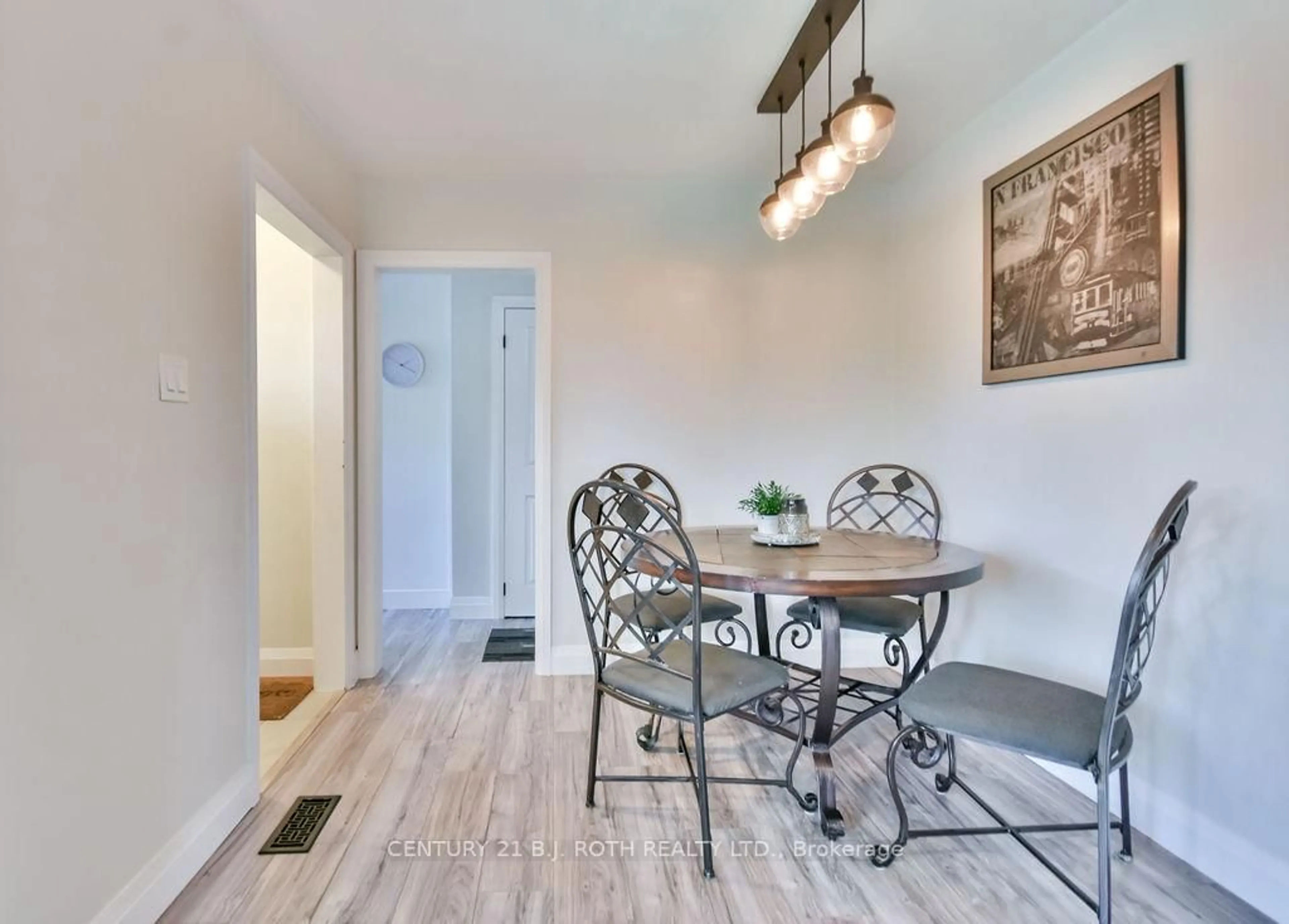Dining room, wood/laminate floor for 108 Nelson St, Barrie Ontario L4M 4K7