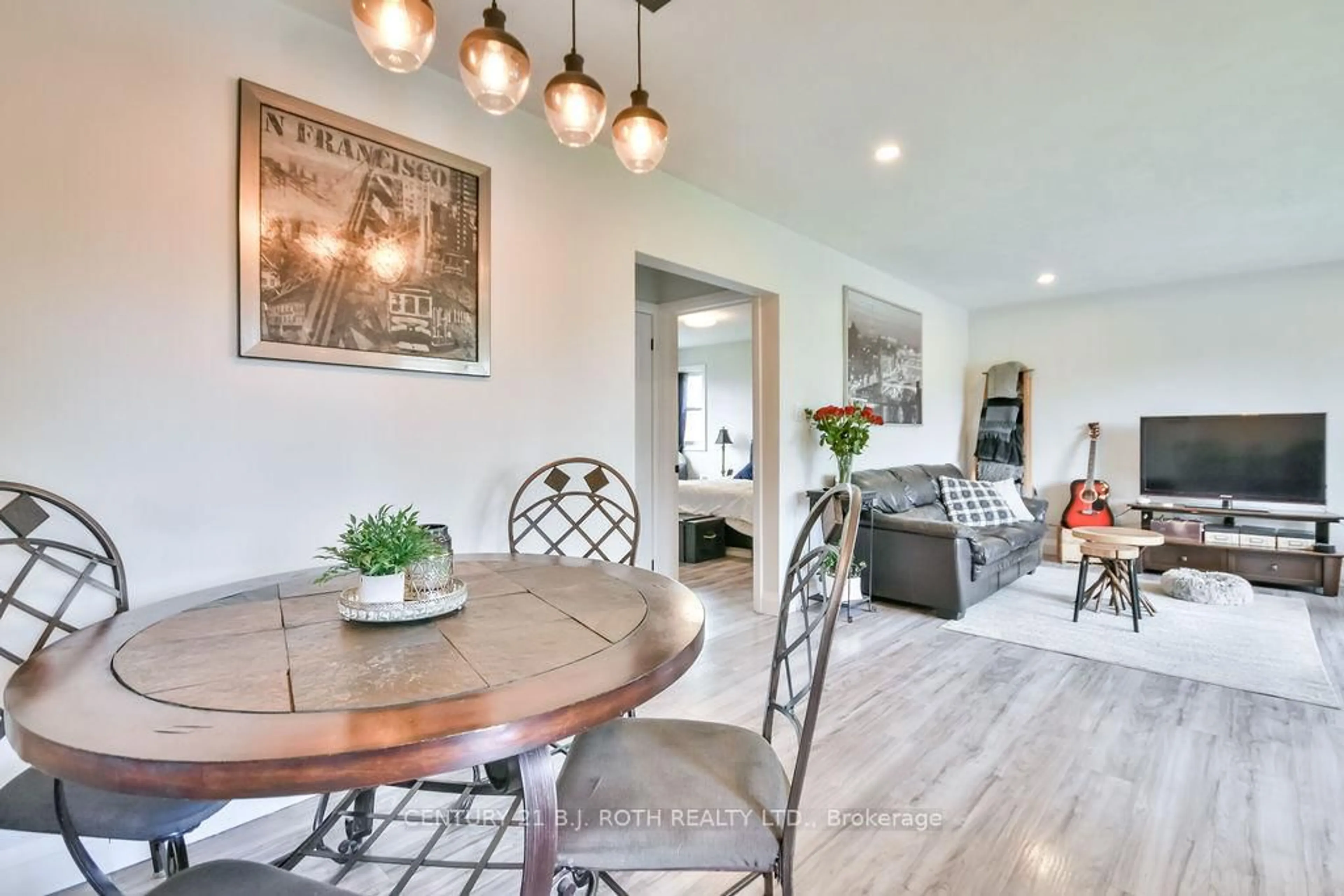 Open concept kitchen, unknown for 108 Nelson St, Barrie Ontario L4M 4K7