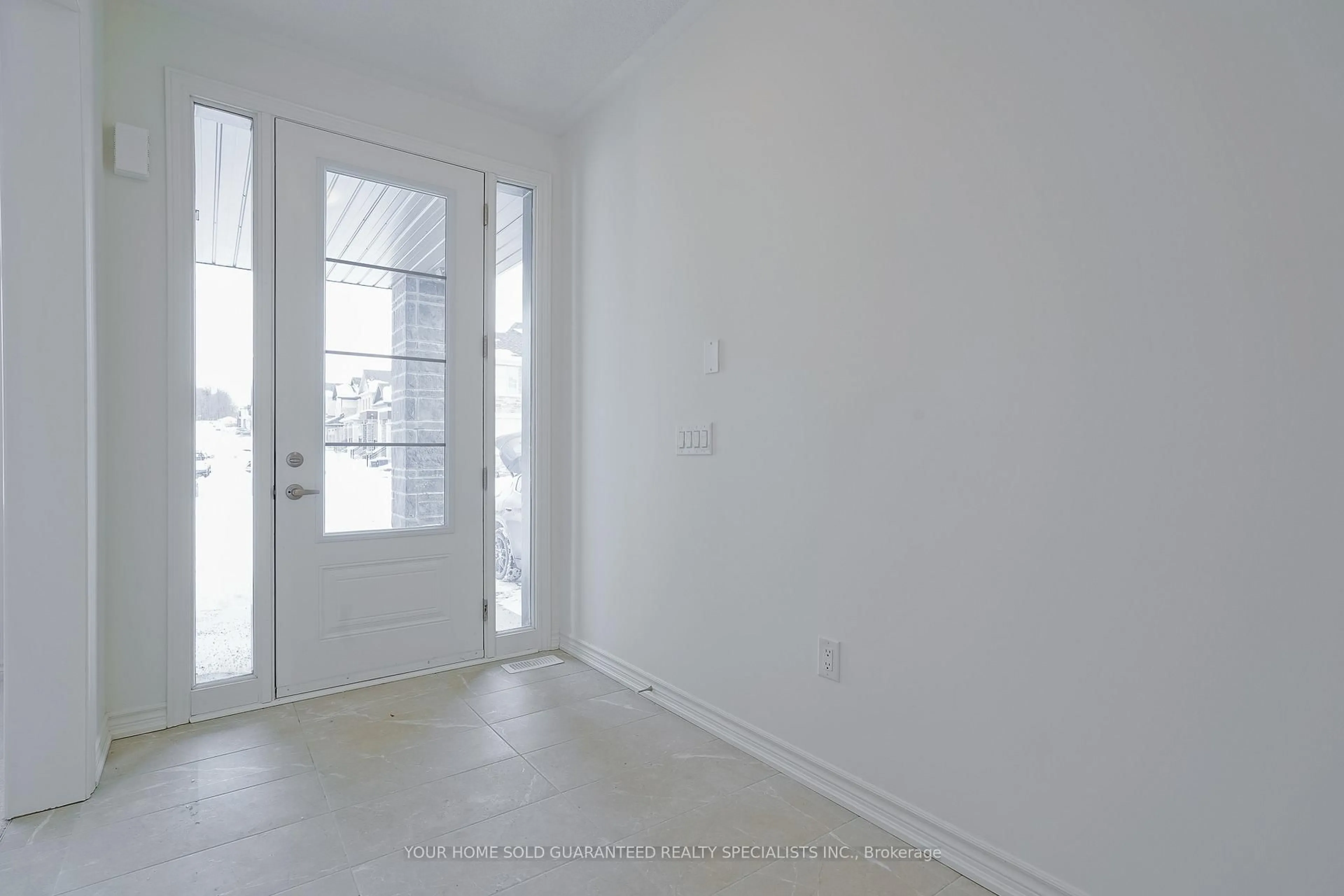 Indoor entryway for 62 Calypso Ave, Springwater Ontario L0L 1Y3