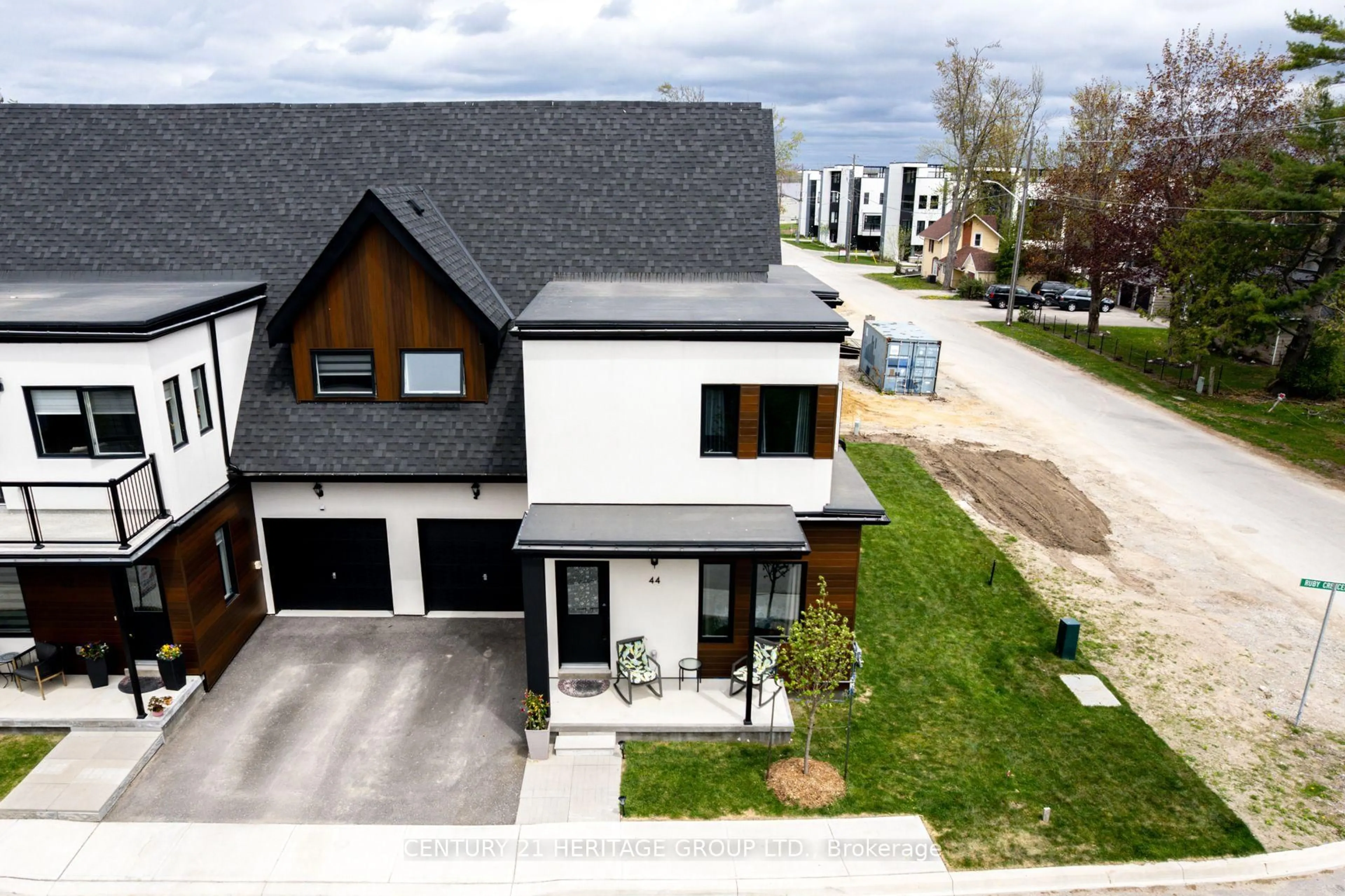 A pic from outside/outdoor area/front of a property/back of a property/a pic from drone, street for 44 Ruby Cres, Orillia Ontario L3V 8M3