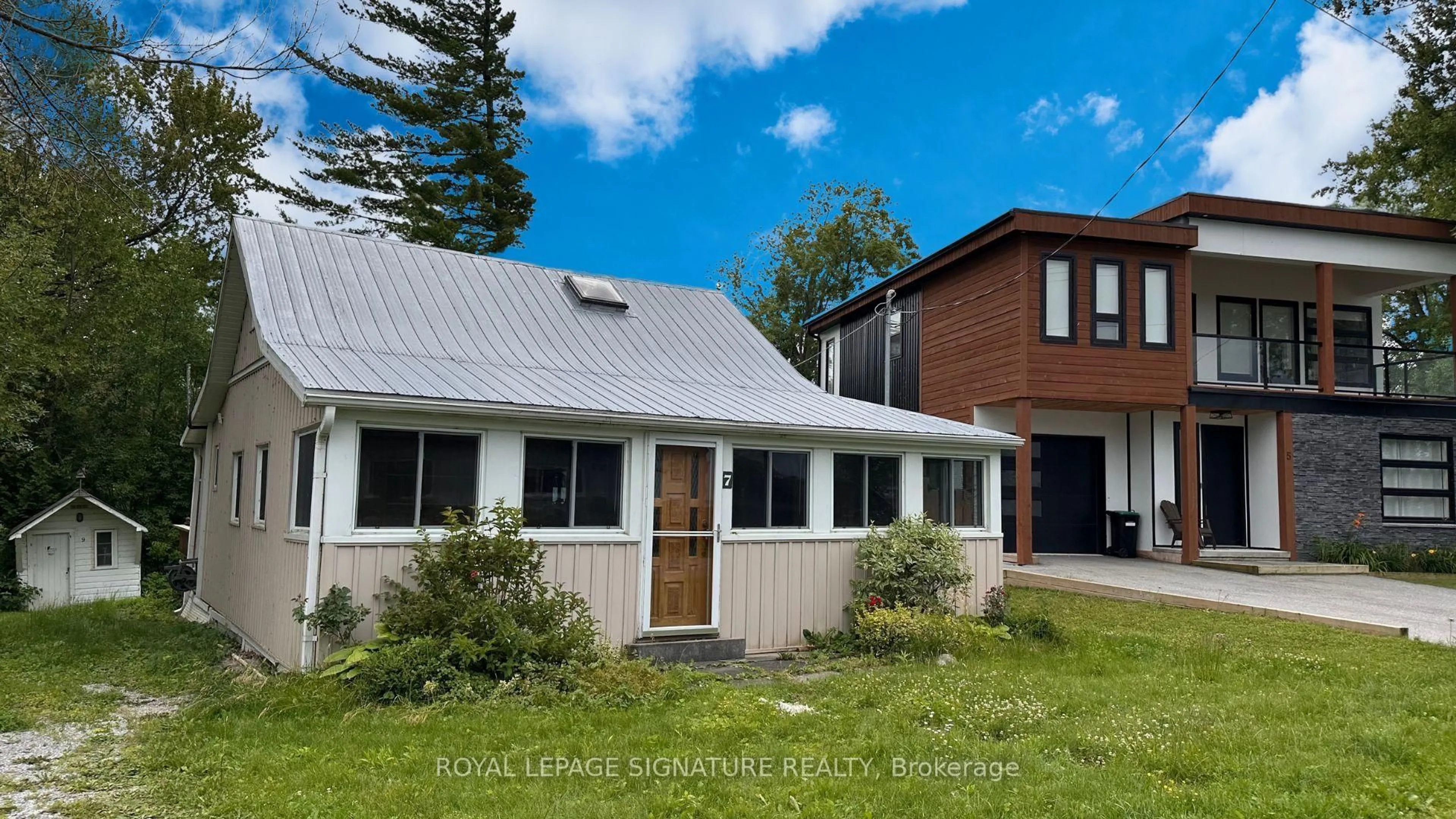 Home with vinyl exterior material, building for 7 Ridge Ave, Ramara Ontario L0K 1B0
