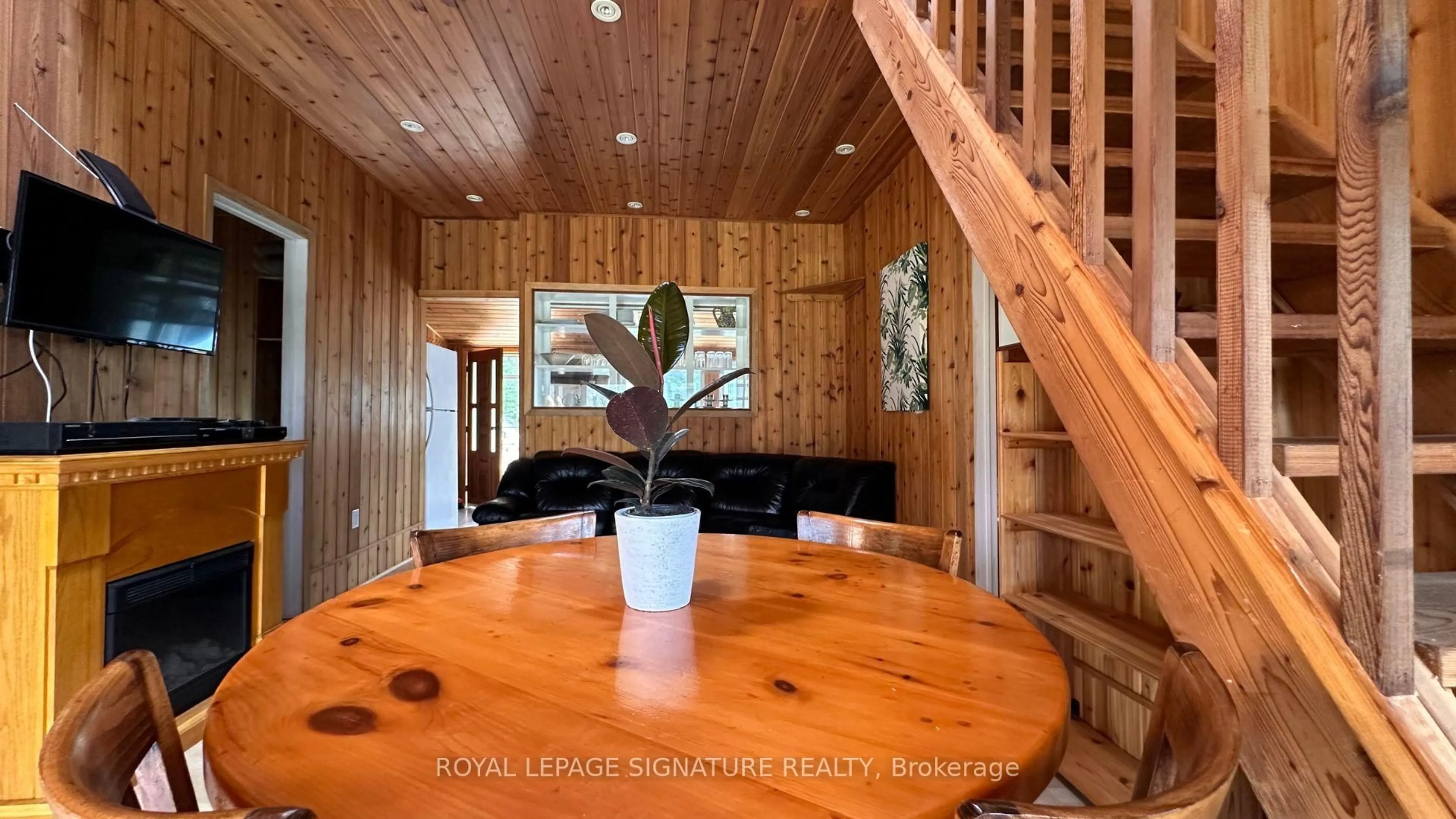 Dining room, wood/laminate floor for 7 Ridge Ave, Ramara Ontario L0K 1B0
