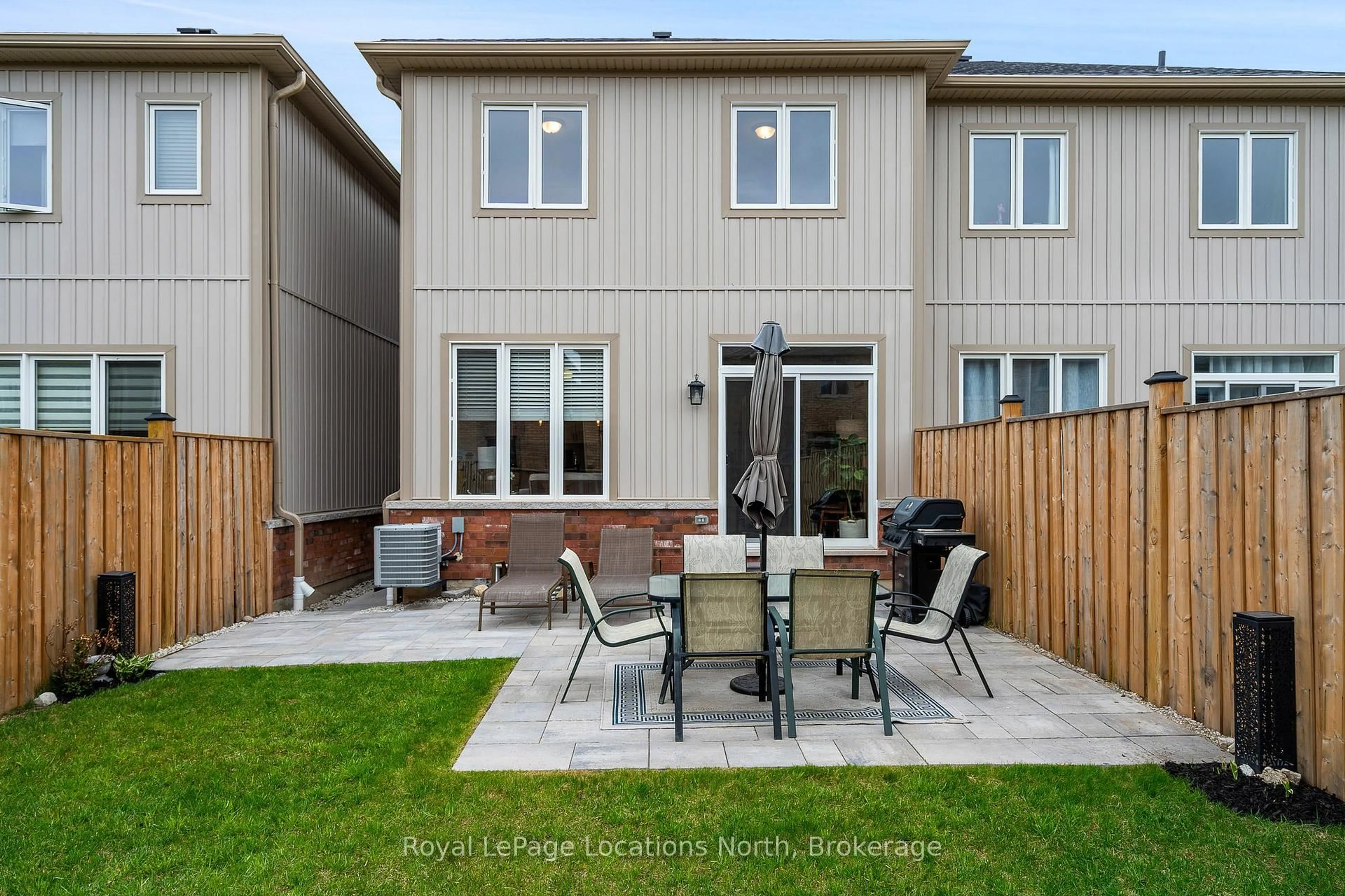 Patio, street for 14 Bailey St, Collingwood Ontario L9Y 3W8