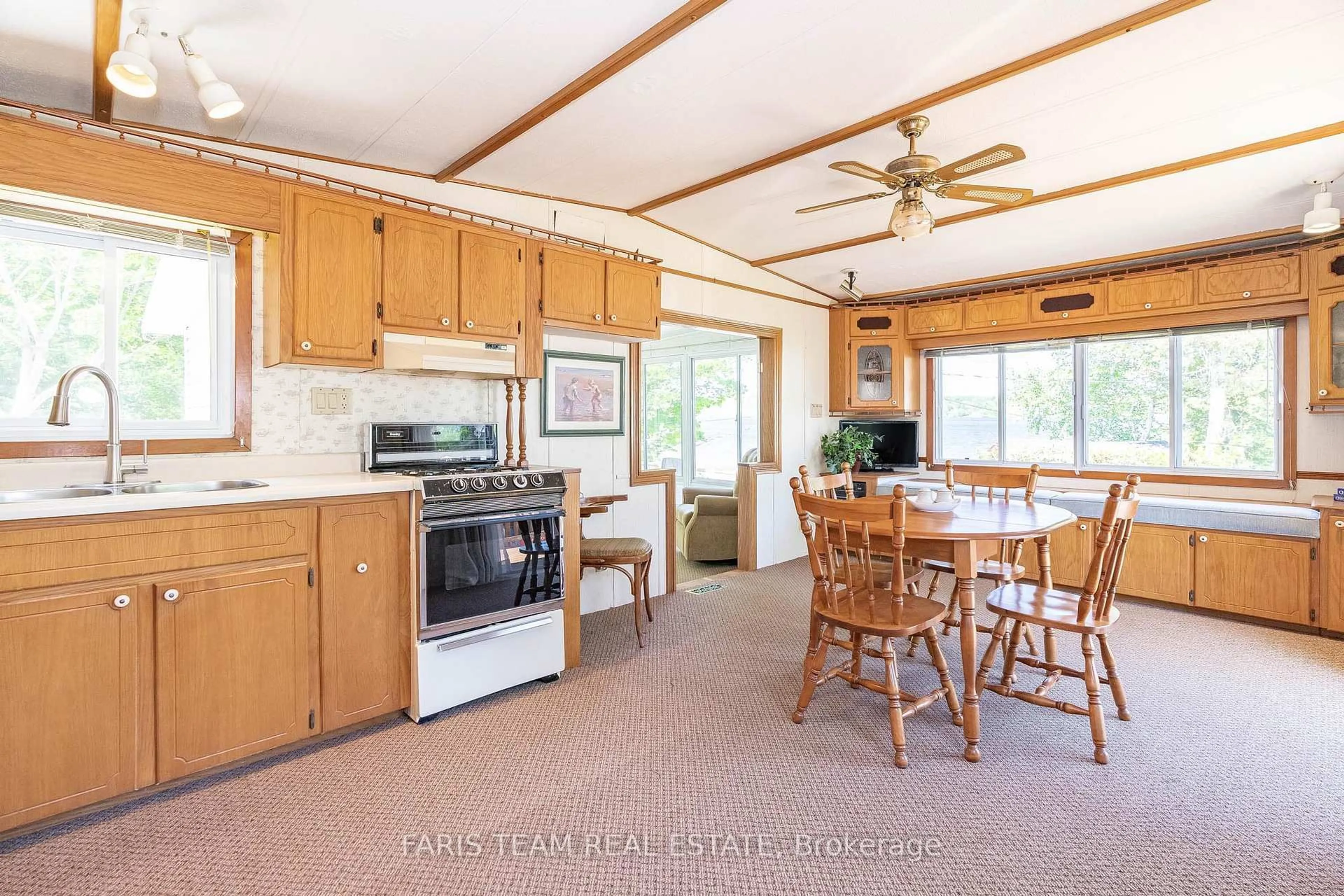 Open concept kitchen, unknown for 79 Stans Circ, Midland Ontario L4R 0B9