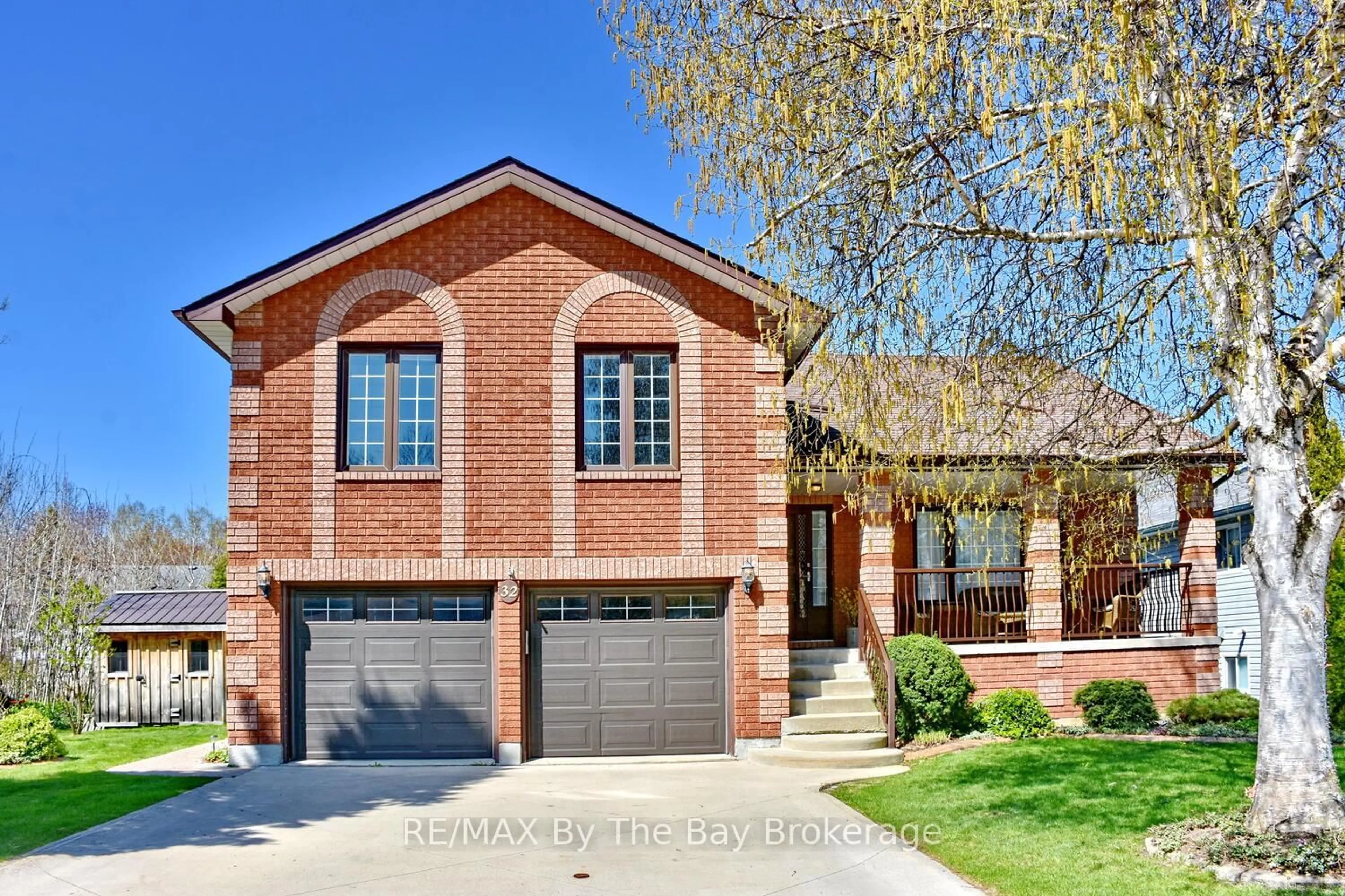 Home with brick exterior material, street for 32 Riverdale Dr, Wasaga Beach Ontario L9Z 1G1