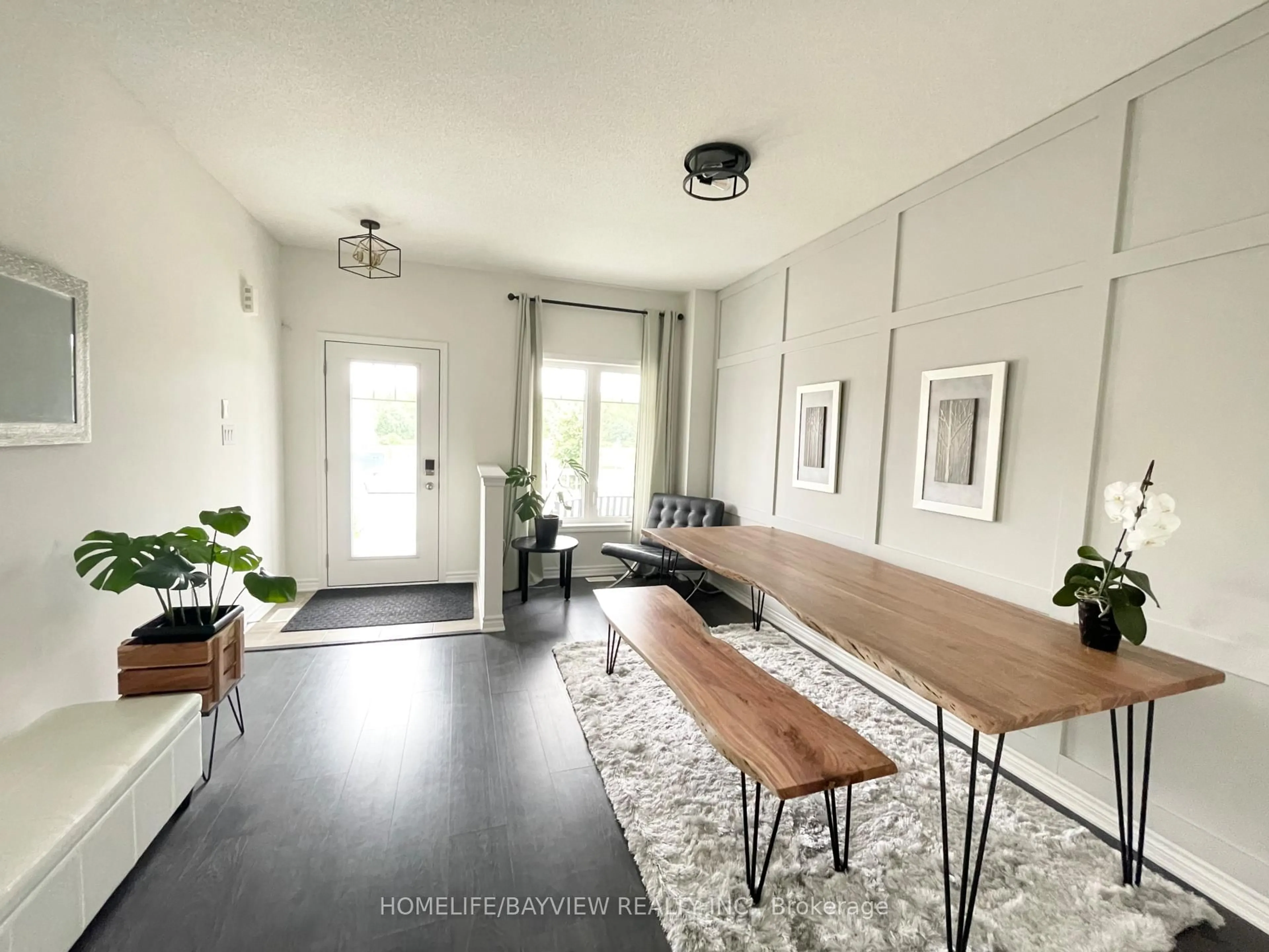 Indoor entryway for 128 Village Gate Dr, Wasaga Beach Ontario L9Z 0J7