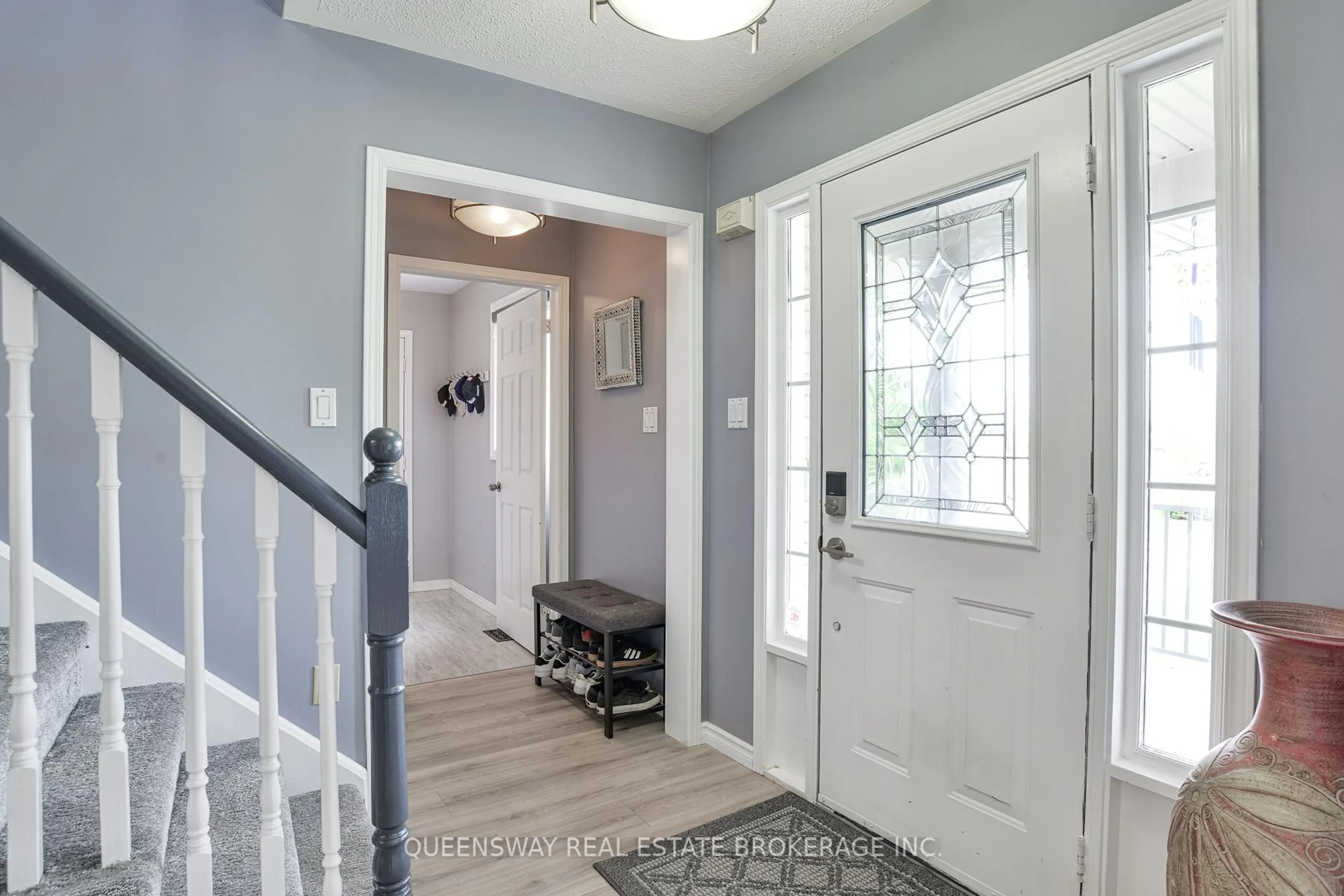 Indoor entryway for 10 Lewis Dr, Orillia Ontario L3V 7S5
