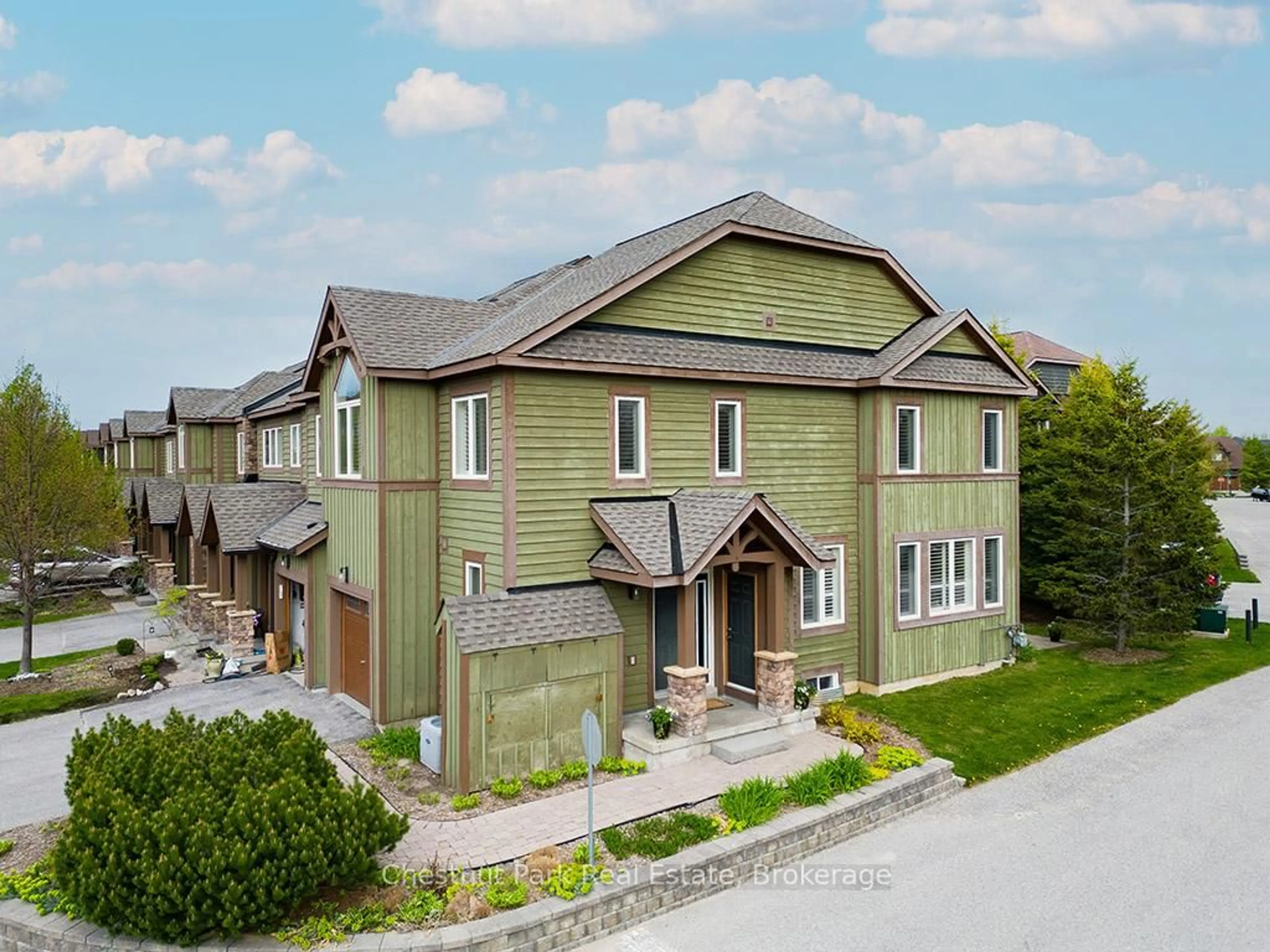 A pic from outside/outdoor area/front of a property/back of a property/a pic from drone, street for 57 Joseph Tr, Collingwood Ontario L9Y 0J3
