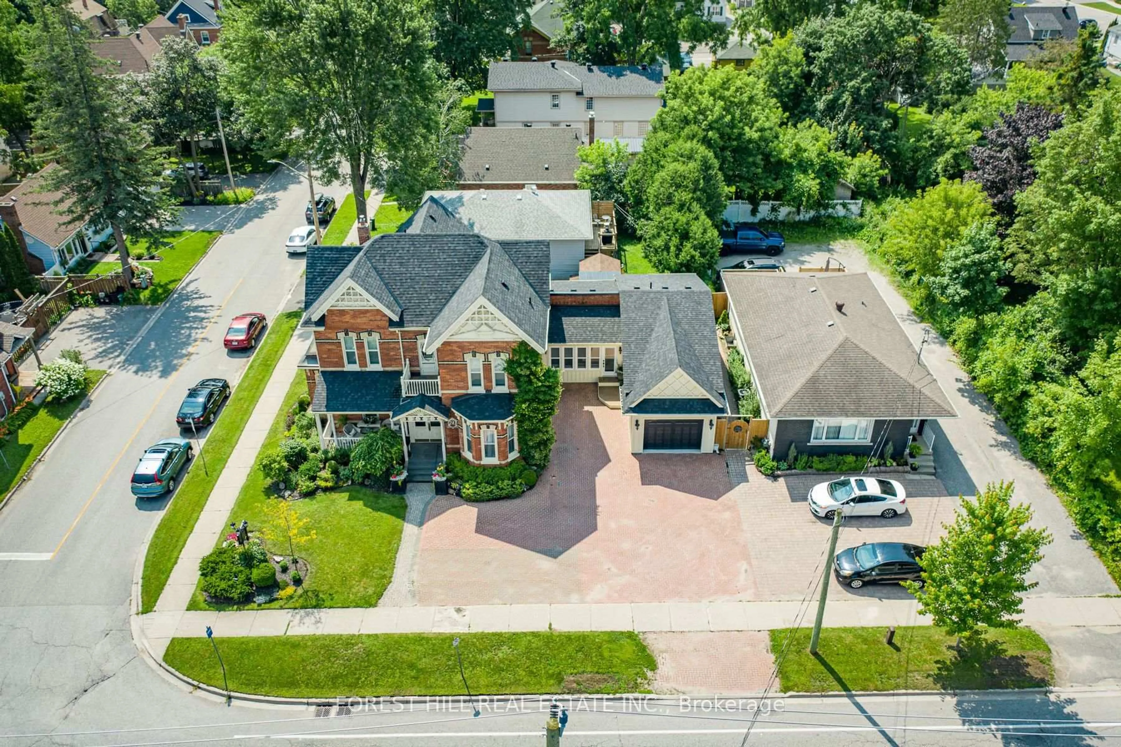 A pic from outside/outdoor area/front of a property/back of a property/a pic from drone, street for 241 Mississaga St, Orillia Ontario L3V 3B7