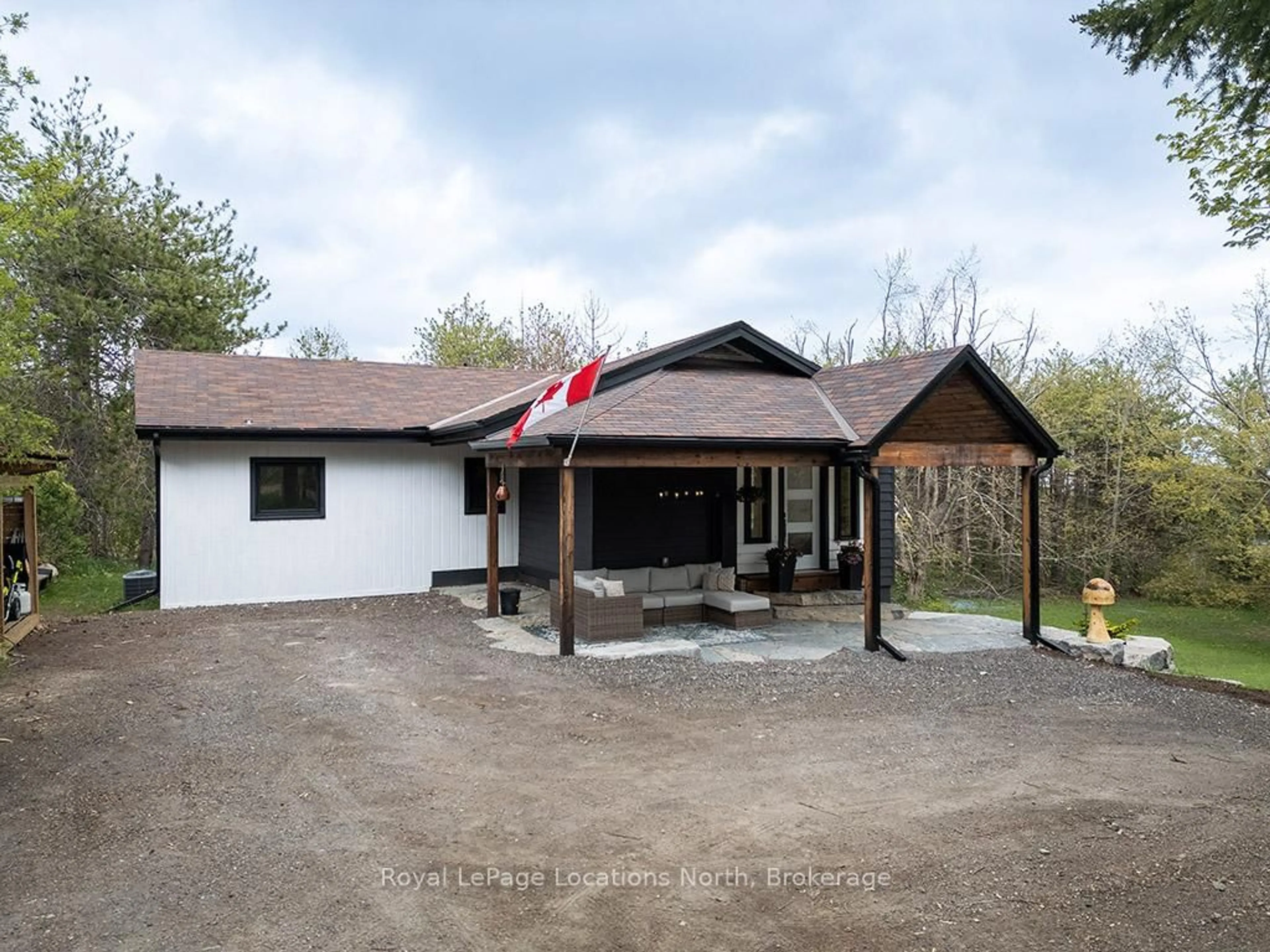 A pic from outside/outdoor area/front of a property/back of a property/a pic from drone, building for 8430 21 22 Nottawasaga Sdrd, Clearview Ontario L0M 1H0