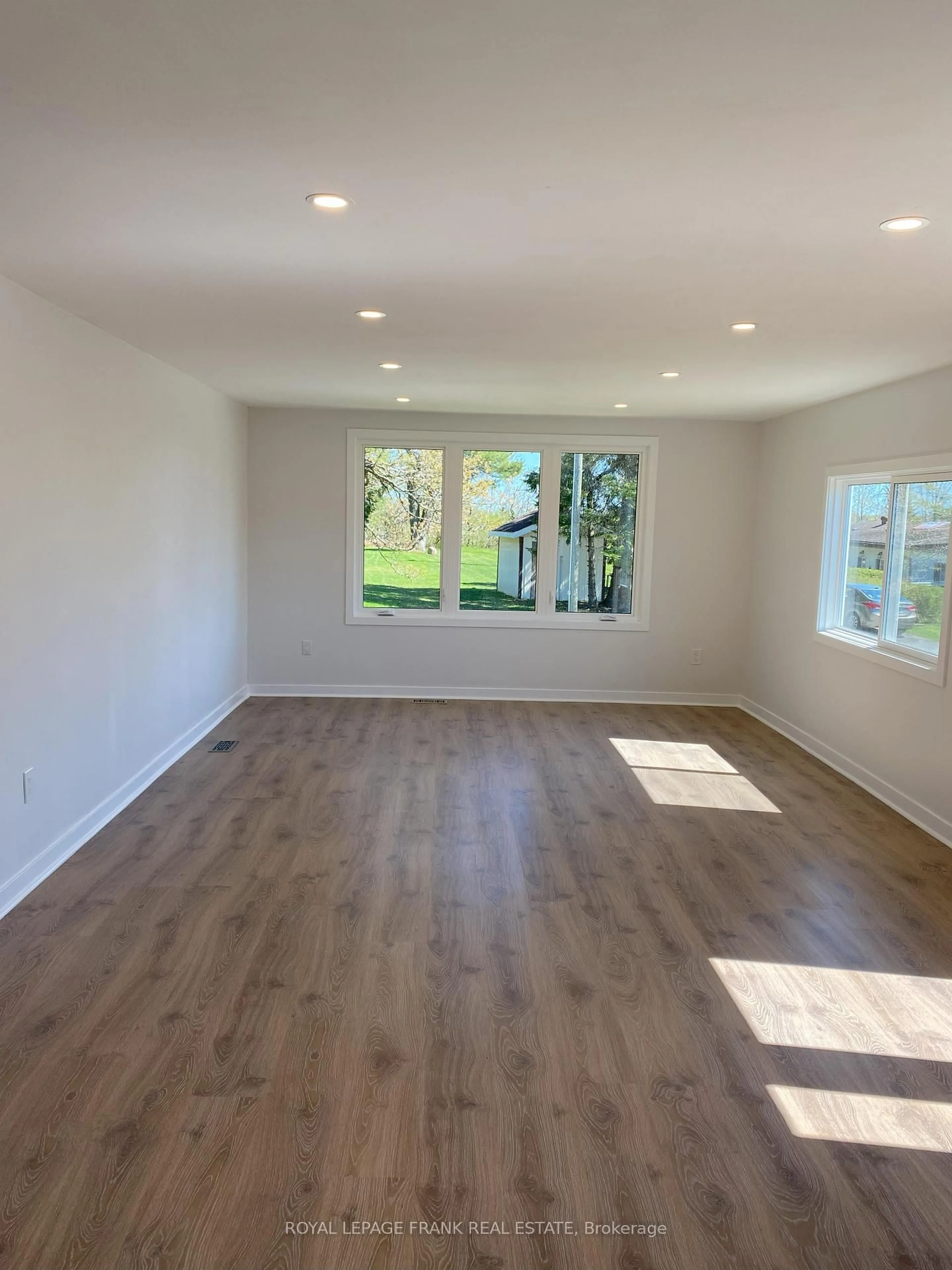 A pic of a room for 8 Bensley Dr, Oro-Medonte Ontario L3V 6H1