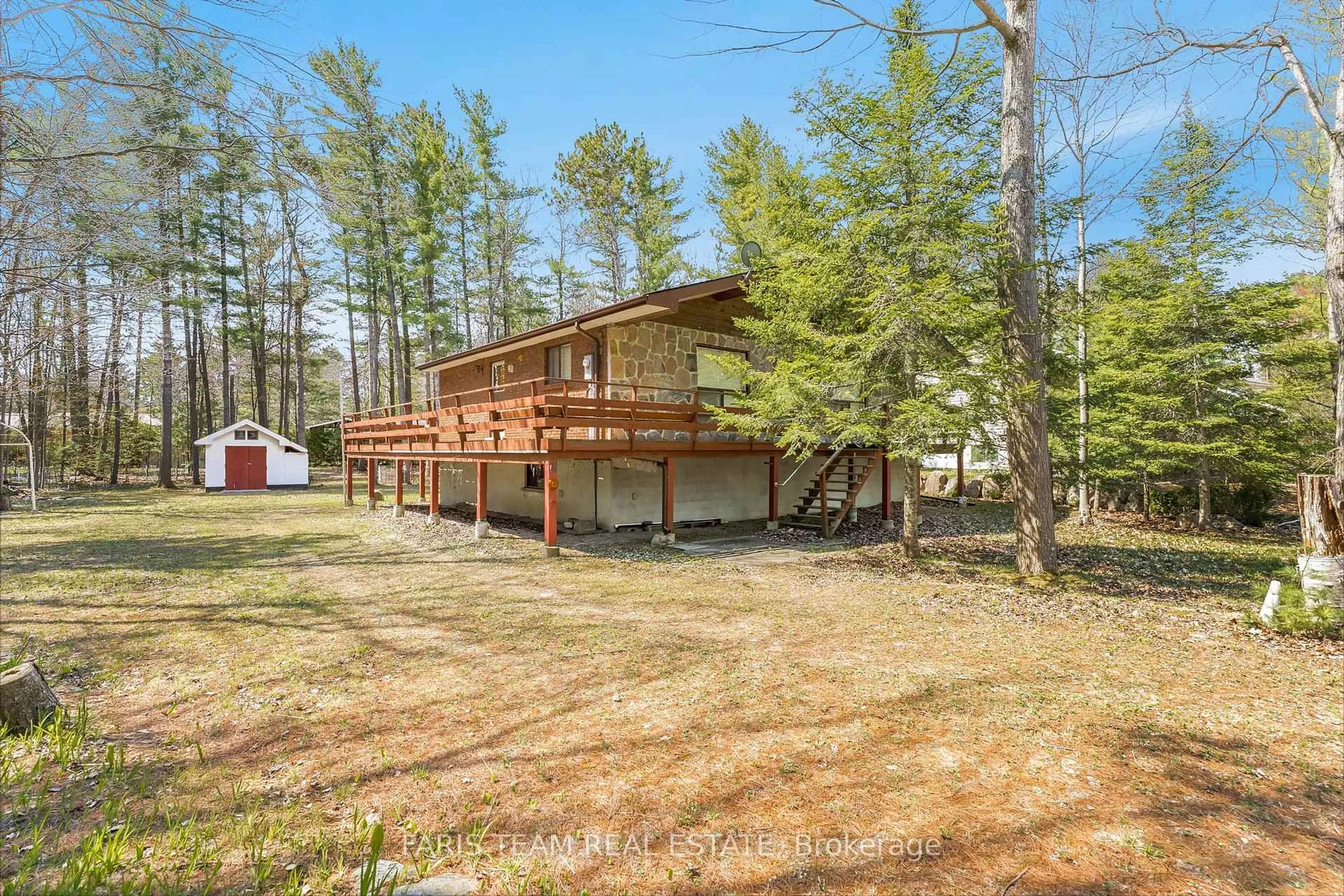 A pic from outside/outdoor area/front of a property/back of a property/a pic from drone, unknown for 39 Rosemary Rd, Tiny Ontario L0L 2T0