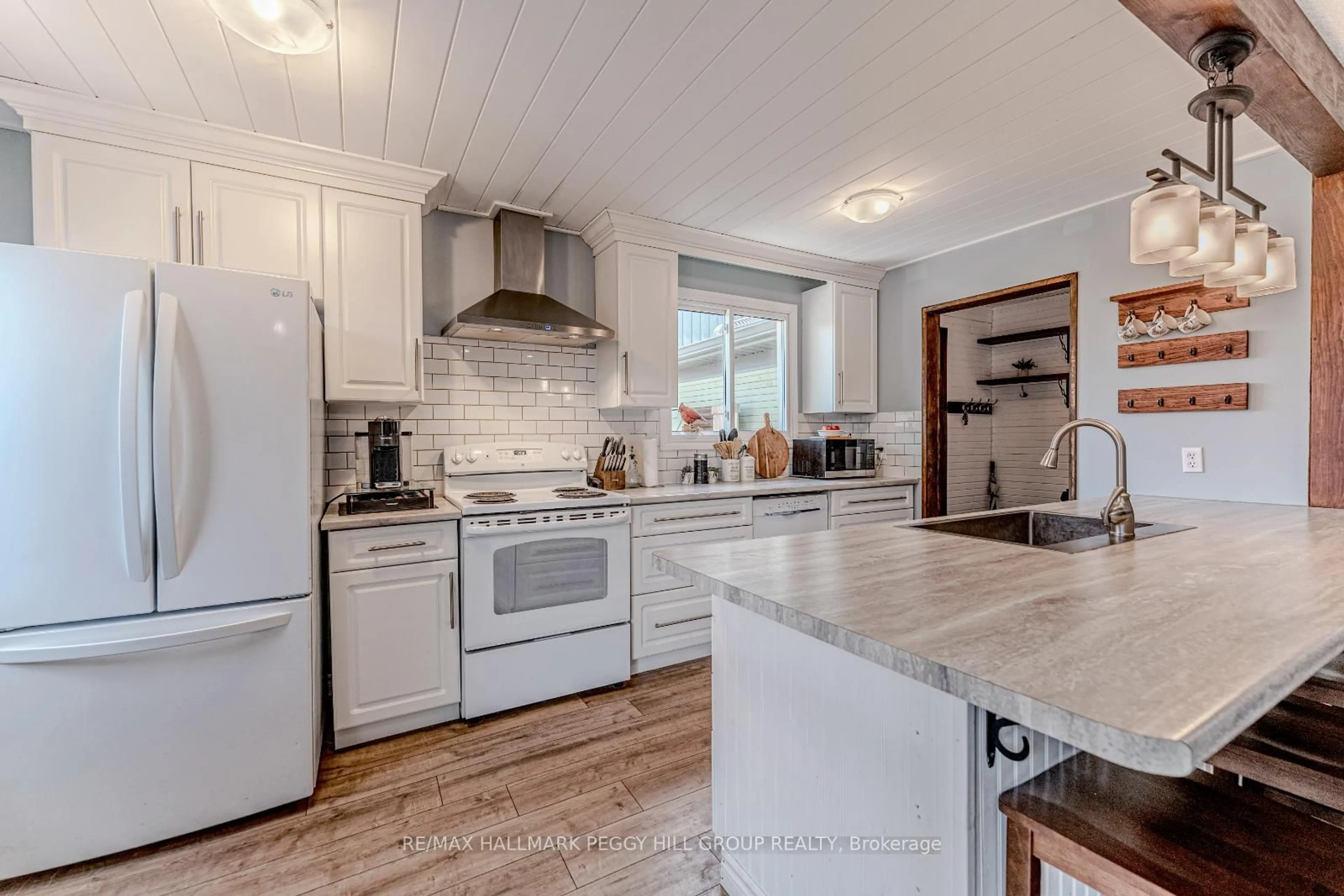 Open concept kitchen, unknown for 56 Janice Dr, Barrie Ontario L4N 5N4