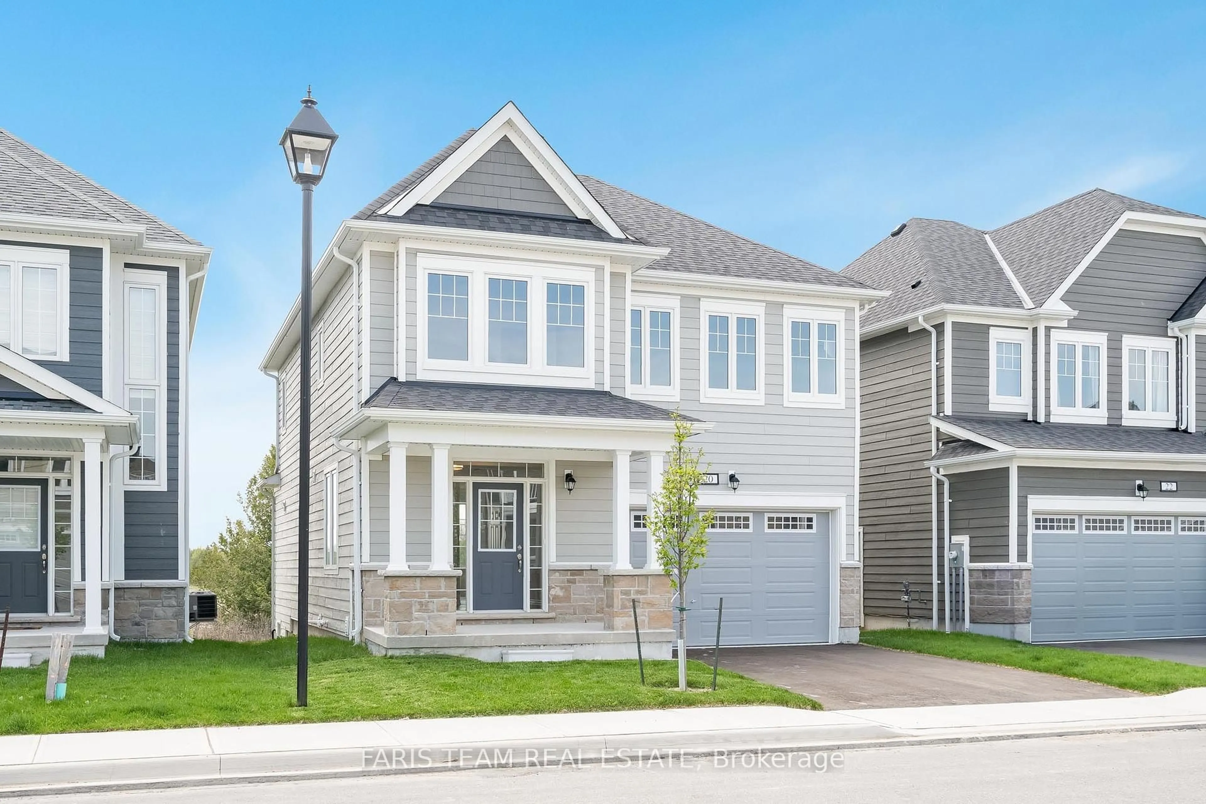 Home with vinyl exterior material, street for 20 Shapira Ave, Wasaga Beach Ontario L9Z 0K3