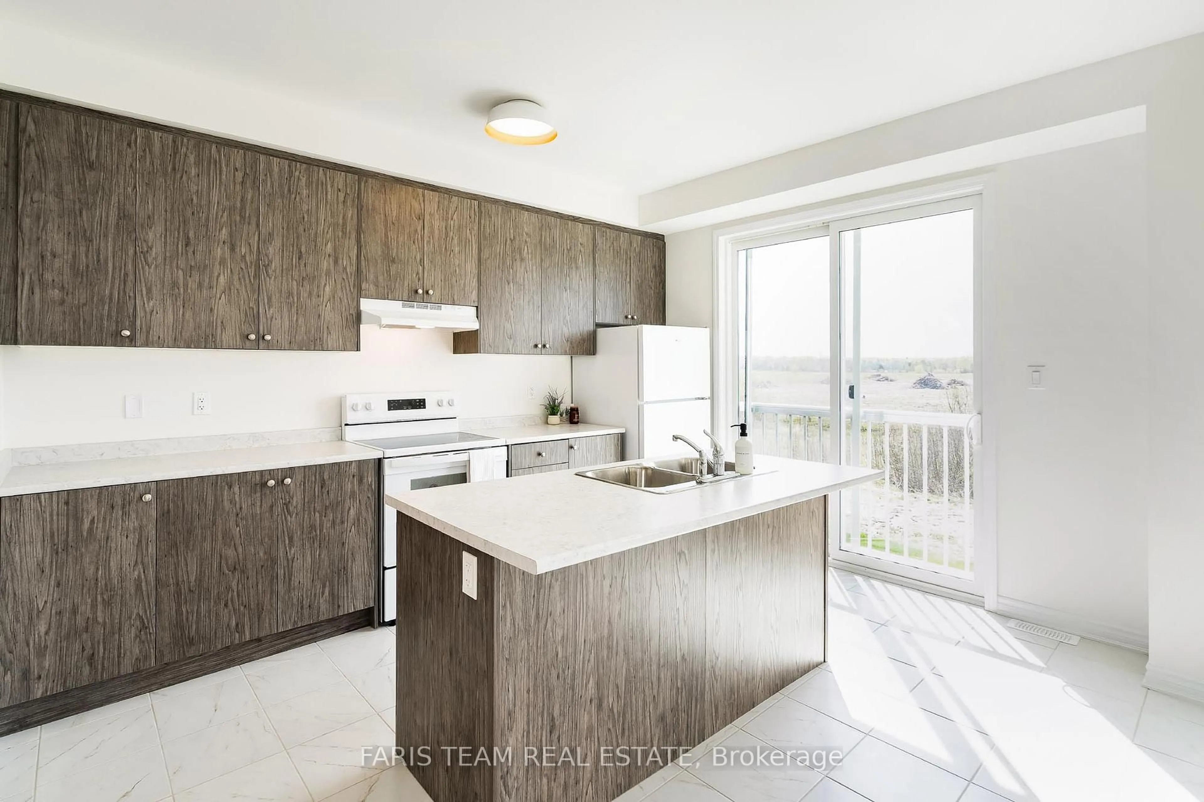 Contemporary kitchen, unknown for 20 Shapira Ave, Wasaga Beach Ontario L9Z 0K3