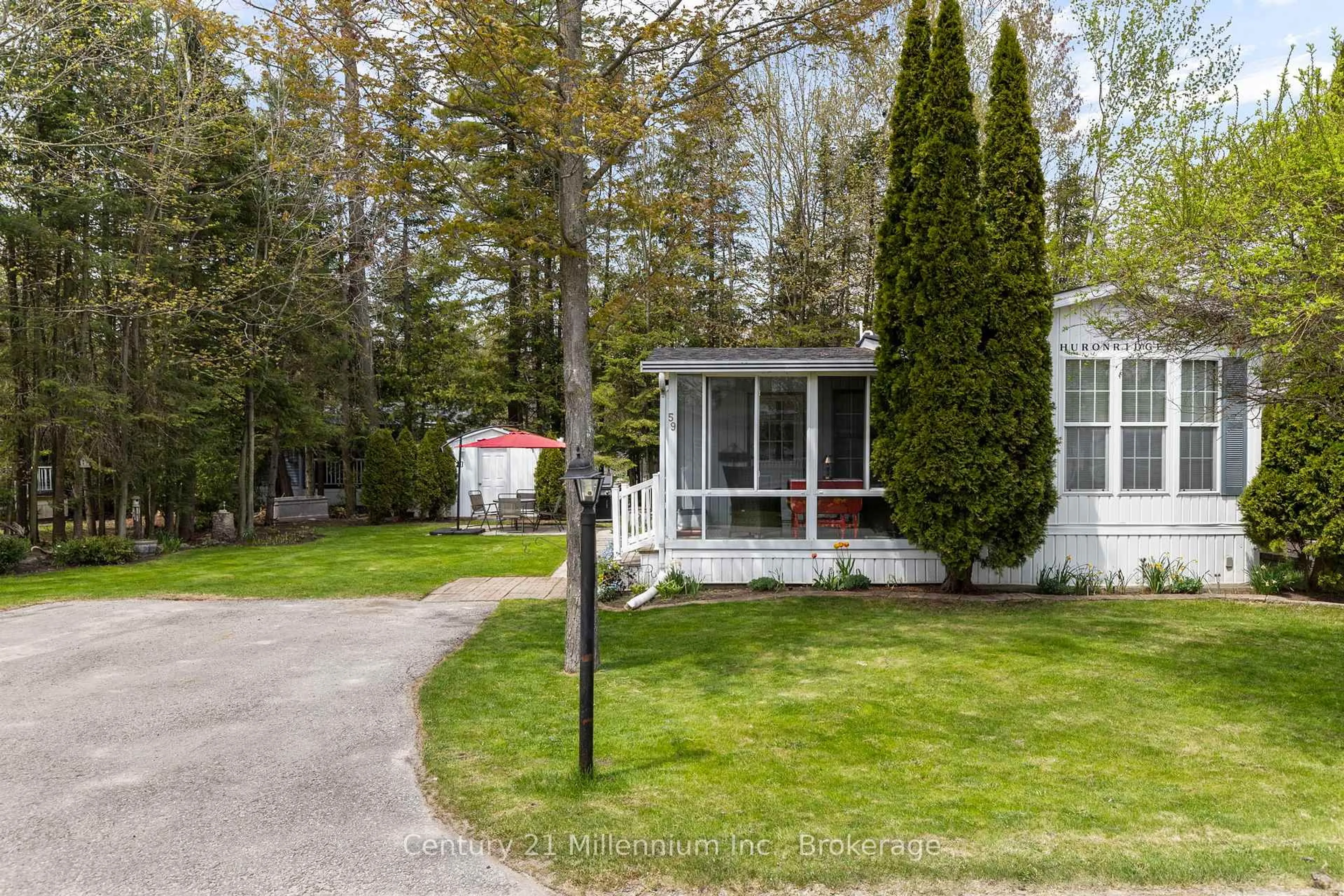 Patio, street for 59 Topaz St, Wasaga Beach Ontario L9Z 1X7
